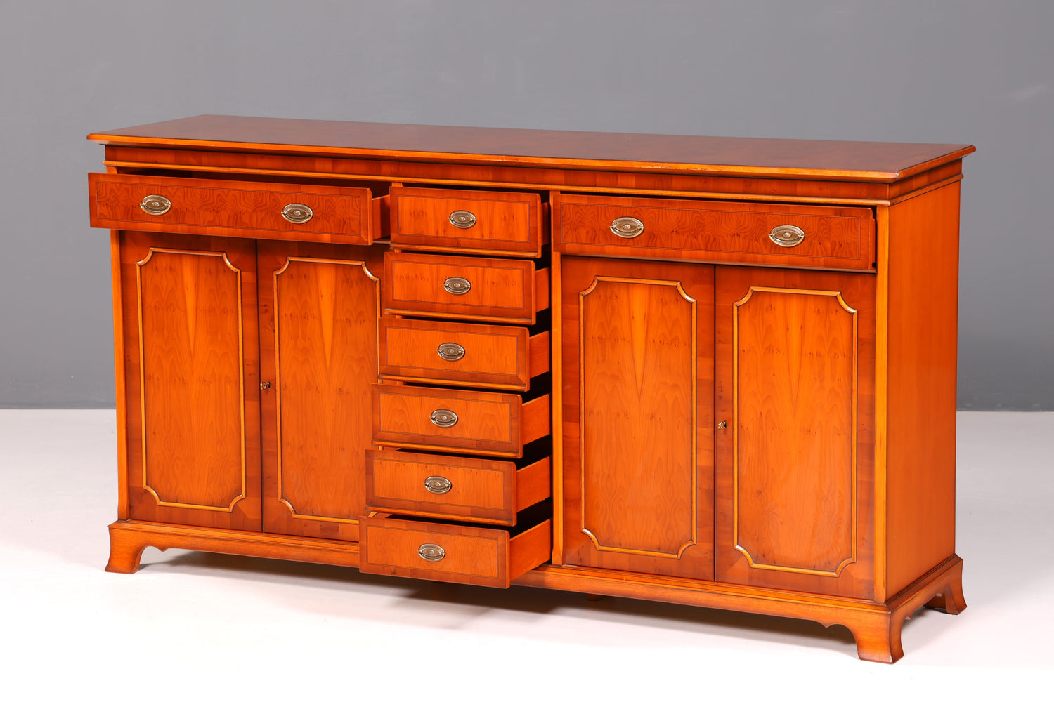 Traumhafter Original Heldense Schrank Englische Eibe Sideboard Echt Holz Antik 60s