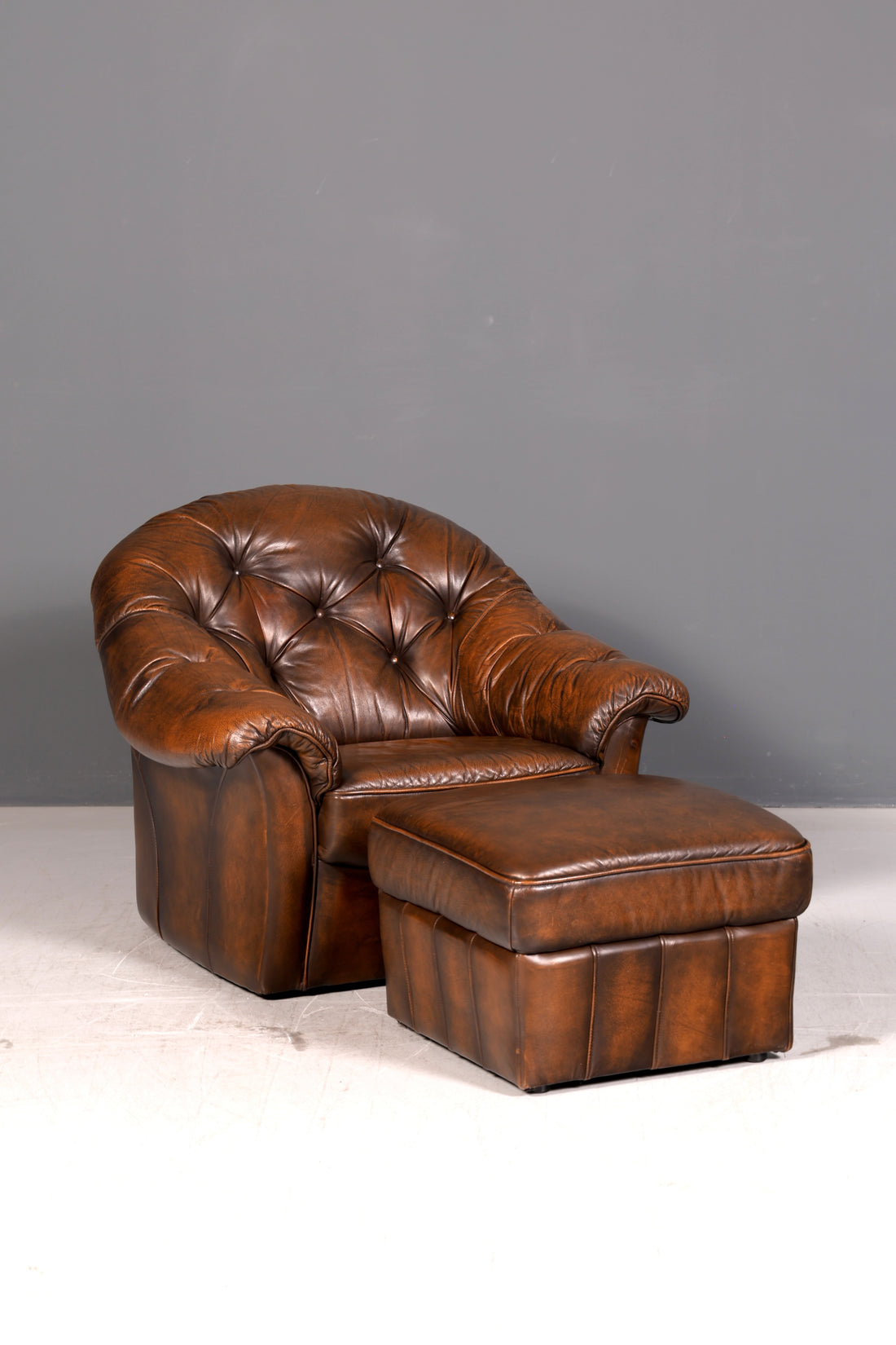 Wunderschöner Chesterfield Sessel mit Hocker Echtleder braun Ledersessel Englisch Vintage