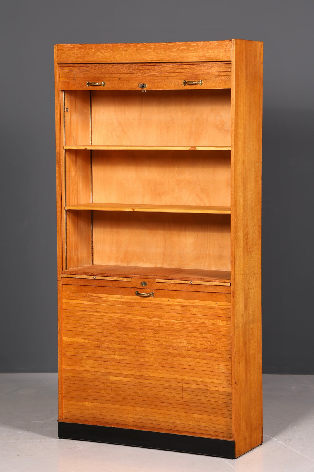 Schlichter Mid Century Rollladenschrank Bauhaus Apothekerschrank Art Deco Büro Aktenschrank