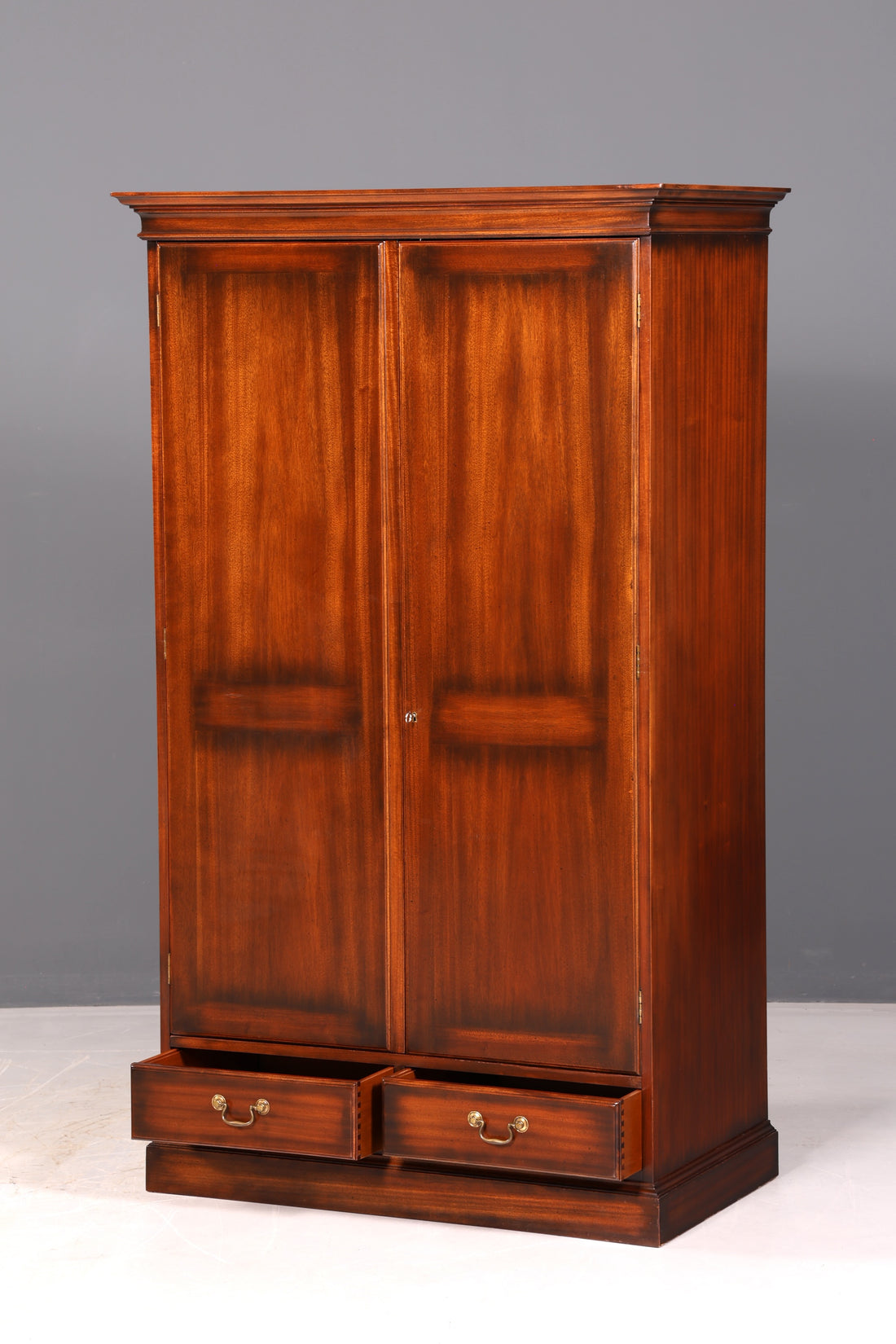 Wunderschöner Englischer Schrank Mahagoni Dielenschrank Wäscheschrank Kleiderschrank Antik Vintage