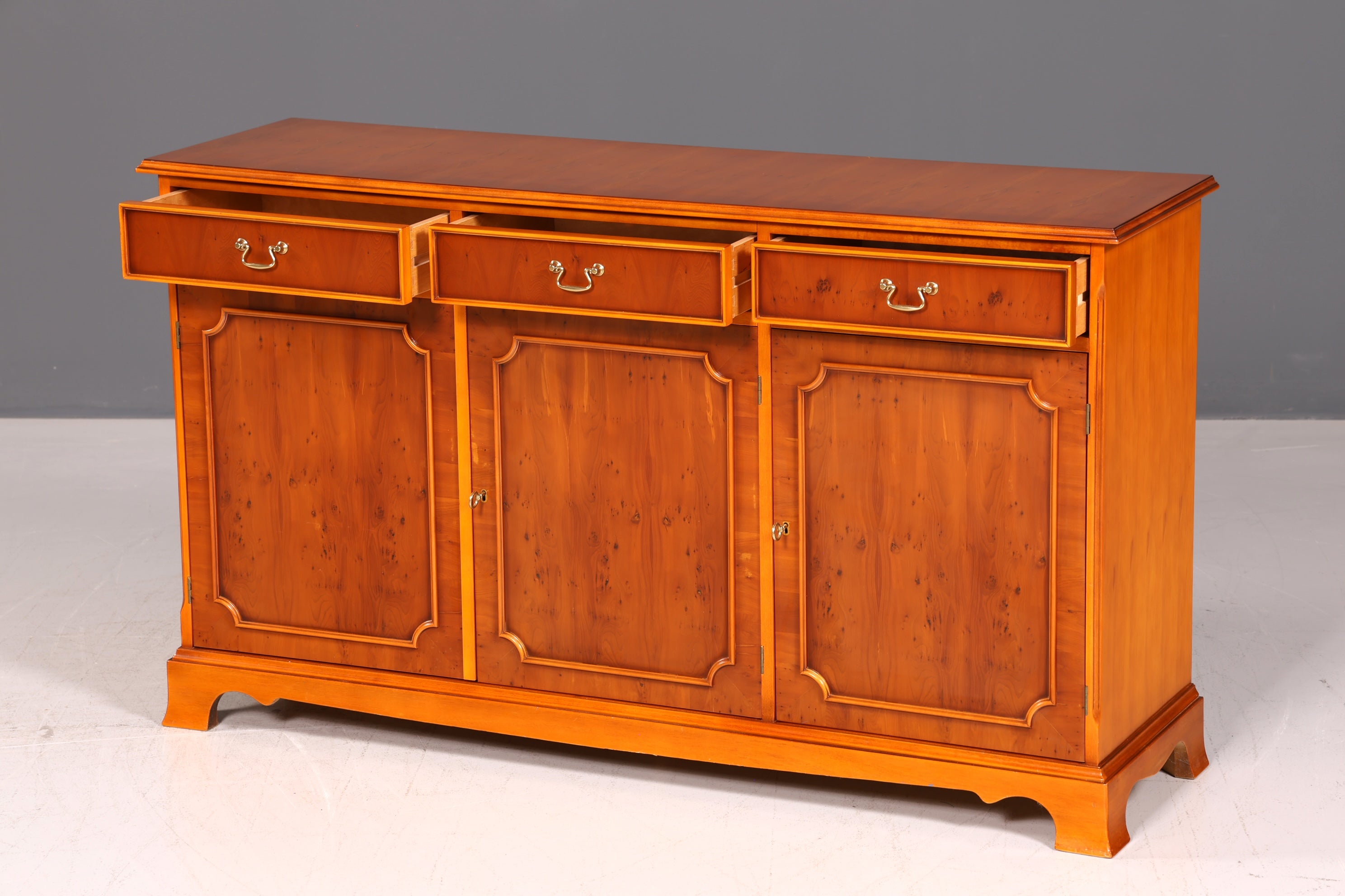 Wunderschönes Englisches Sideboard Buffetschrank 60s Kommode Anrichte Schrank Echt Holz Highboard Vintage