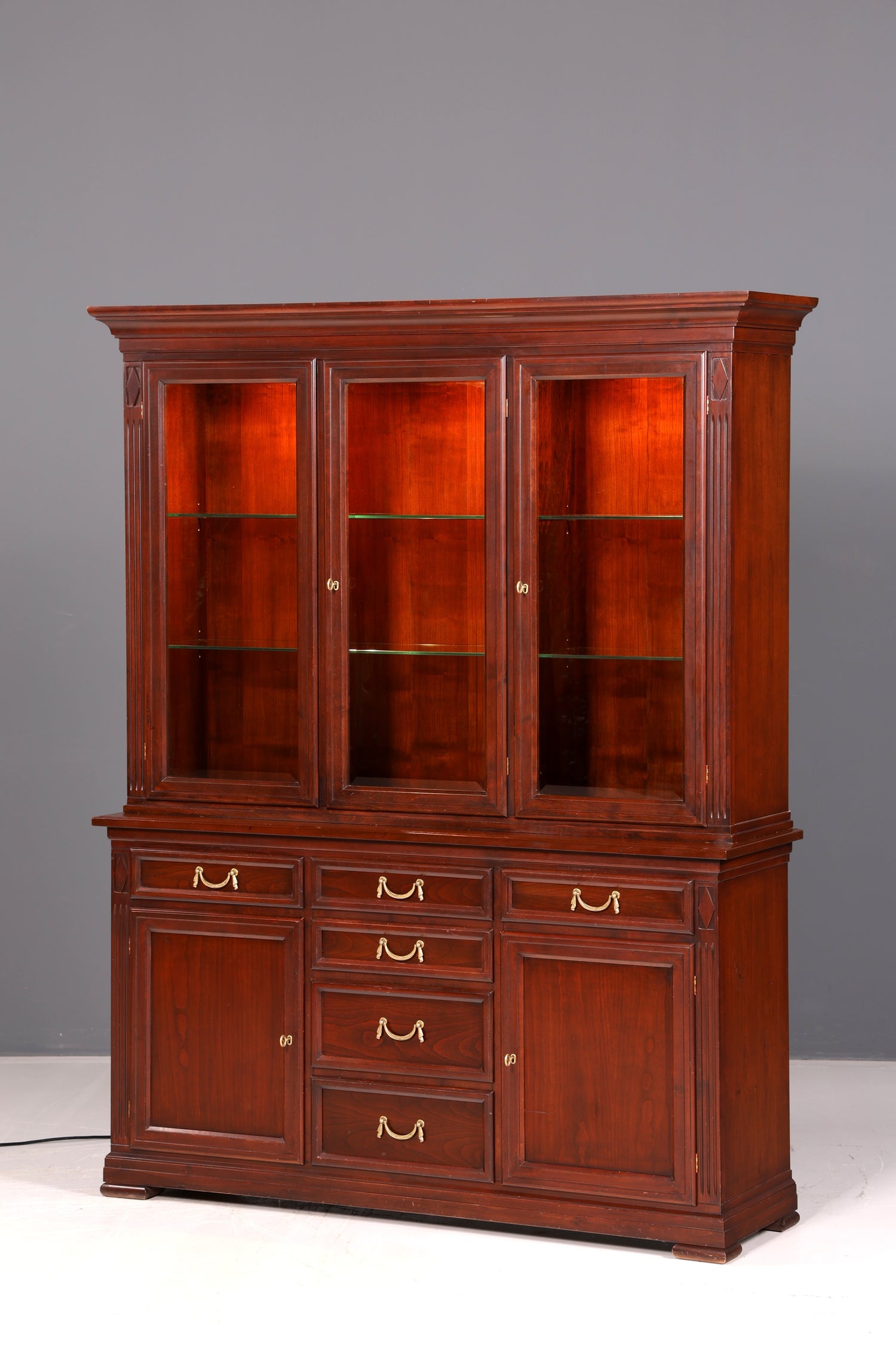Wunderschöne Original Selva Vitrine Villa Borghese Antik Stil massiv Holz Buffet Schrank Bibliothek