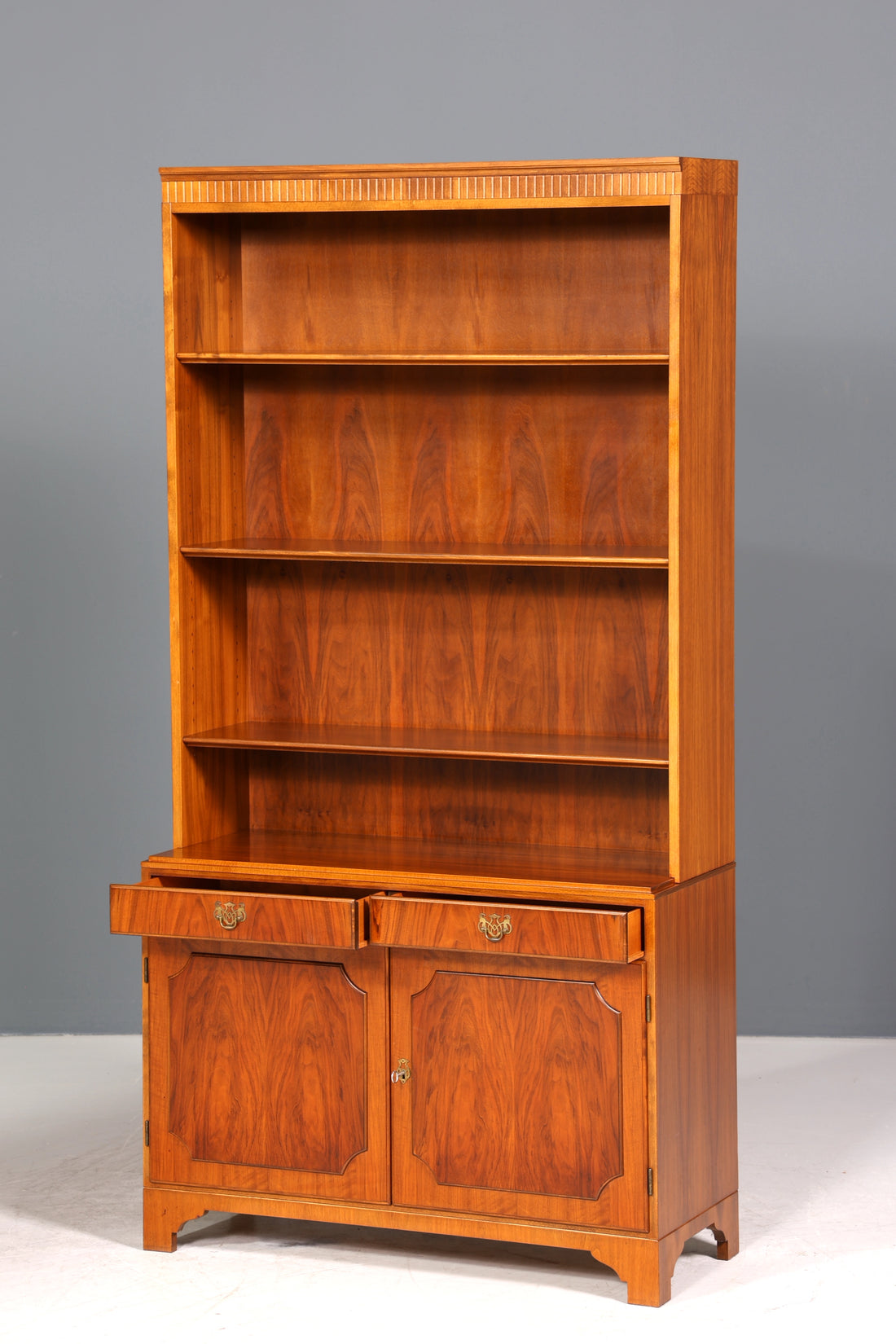 Wunderschönes Regal im englischen Stil Bücherschrank UK Bücherregal Schrank 60s Jahre 2 von 2