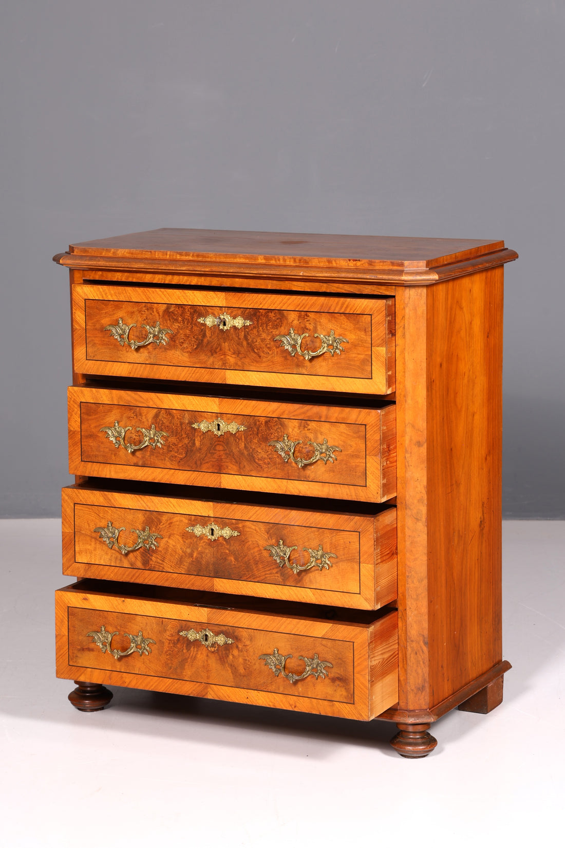 Wunderschöne Gründerzeit Kommode Louis Philippe Nussbaum Schubladenkommode Sideboard um 1880