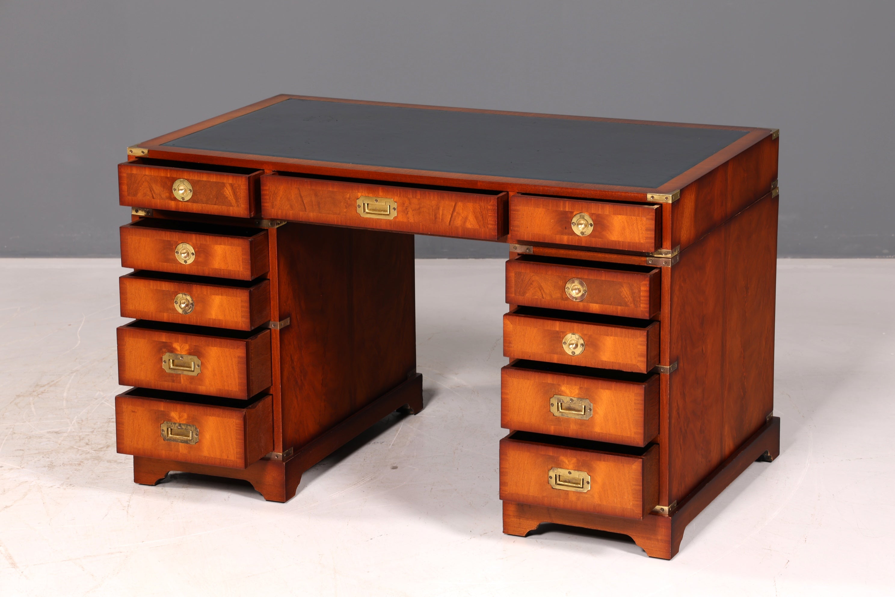 Edler Maritimer Schreibtisch Englischer Military Chest Bürotisch Office Table Echt Lederauflage Antik Vintage