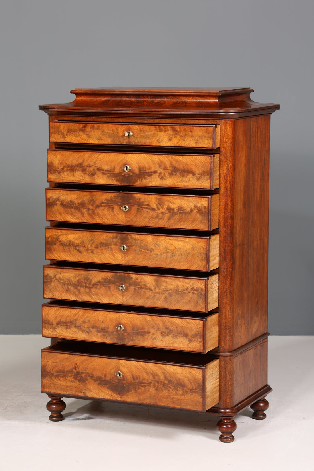 Wunderschöne Louis Philippe Chiffoniere um 1880 Gründerzeit Nussbaum Vertiko Schrank Semainier