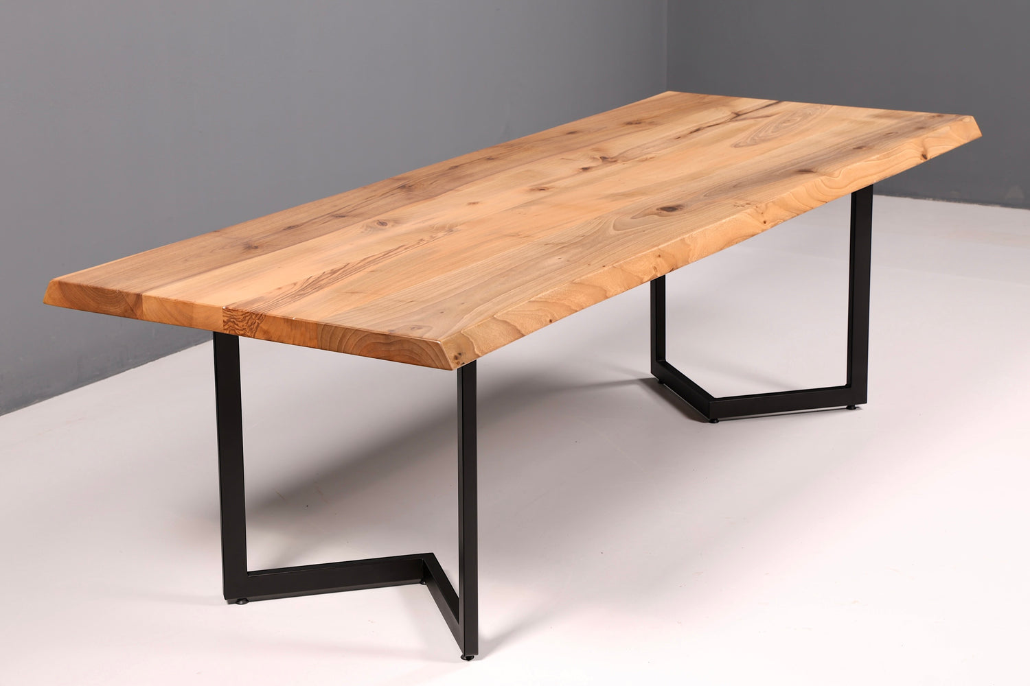 Traumhafter Nussbaum Tisch 260cm-95cm Esszimmer Tisch Baumkanten Platte Massiv Holz Küchentisch