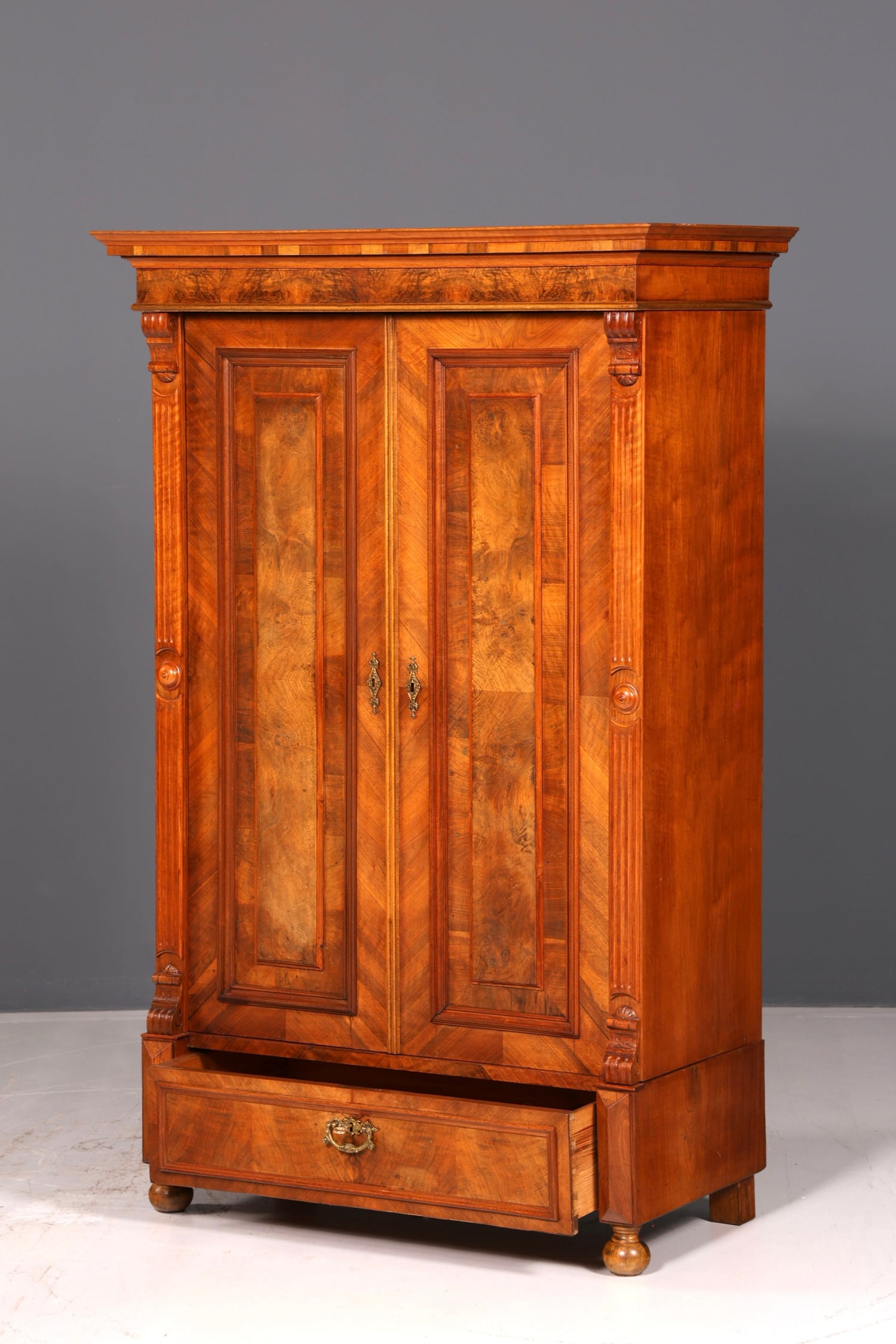 Edler Gründerzeit Kleiderschrank um 1880 Antik Schrank Jugendstil Wäscheschrank Dielenschrank Vintage