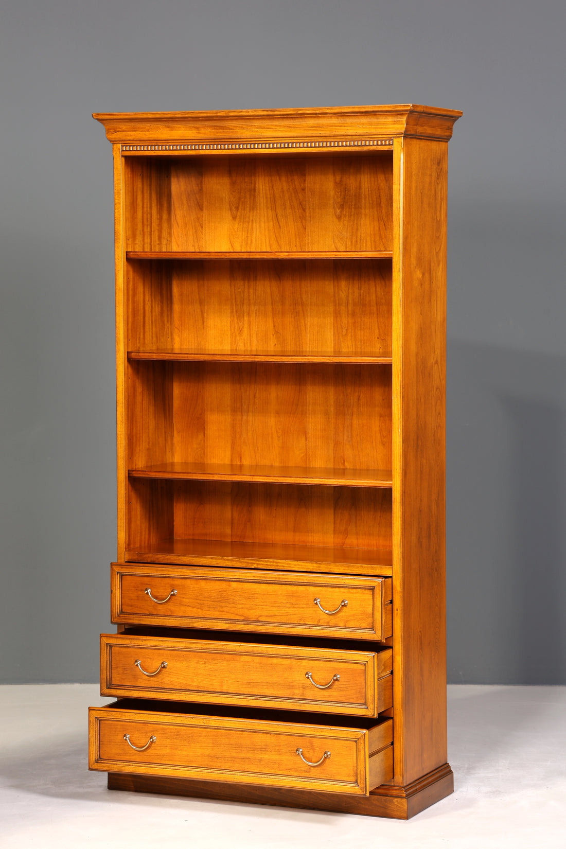 Traumhaftes Original Selva XXL Bücherregal Antik Stil massiv Holz Regal Schrank Kommode Bibliothek