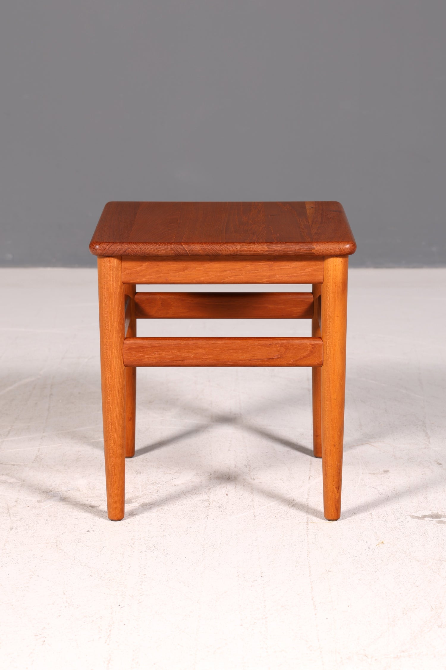 Edler Mid Century Teak Beistelltisch Dänisch Blumenhocker Ablagetisch Vintage 60er Danish Design Tisch 1 von 2