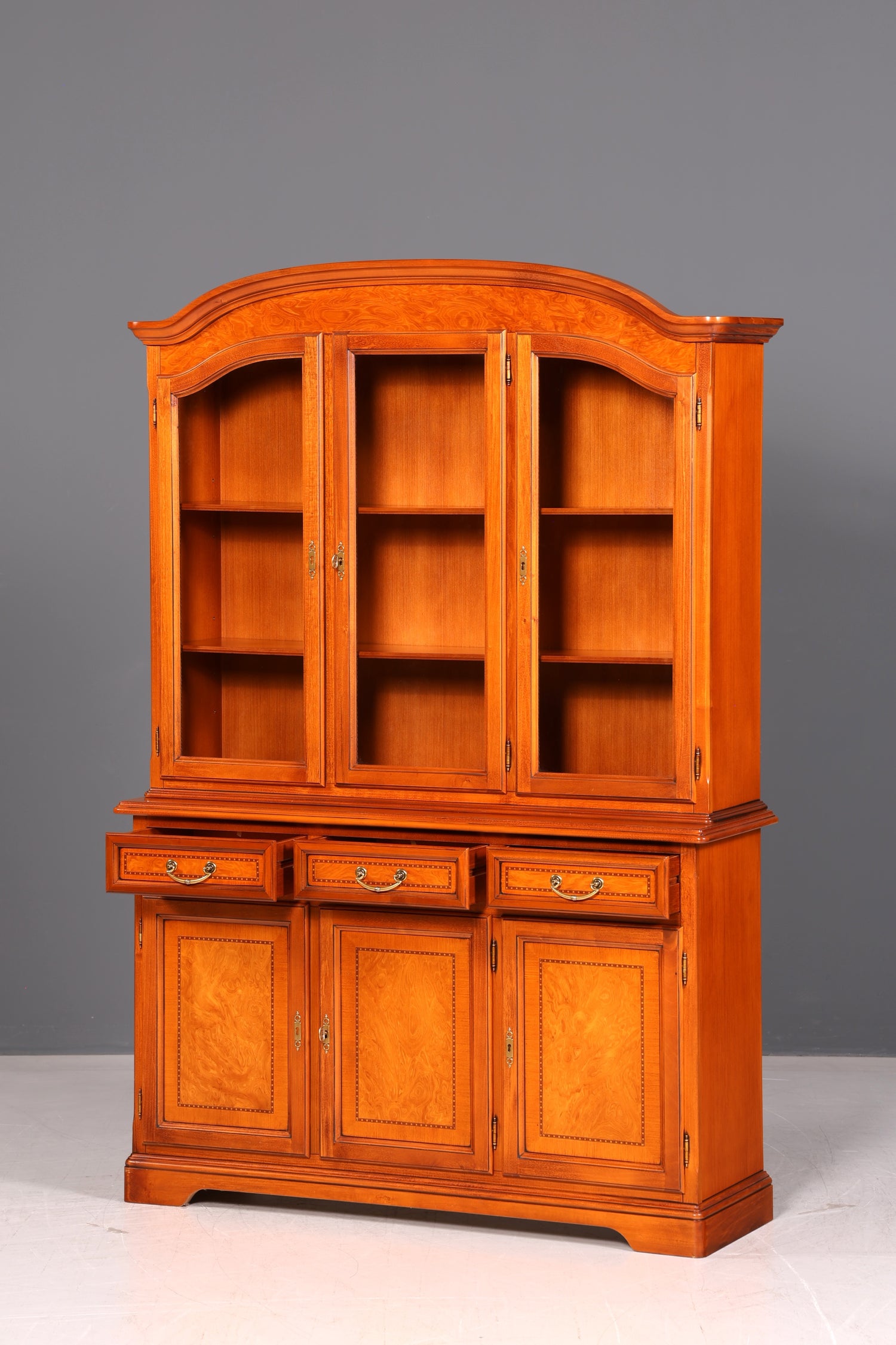 Traumhafte Original Selva Vitrine Epoca Antik Stil Buffet Schrank Bibliothek Kirschholz Glasvitrine