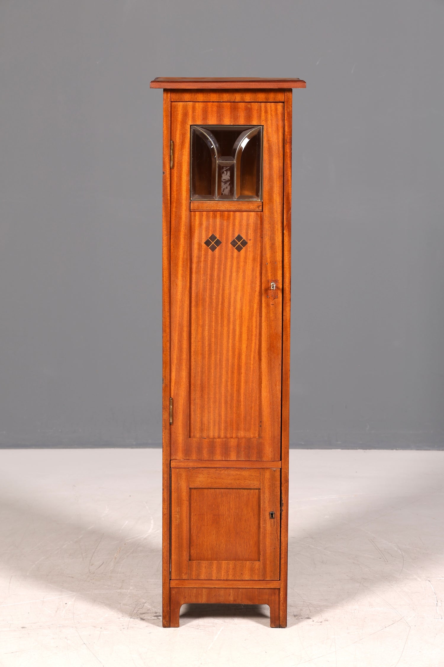 Stilvolle Jugendstil Vitrine Antiker Bücherschrank Eiche Glasvitrine Geschirrschrank Holzschrank