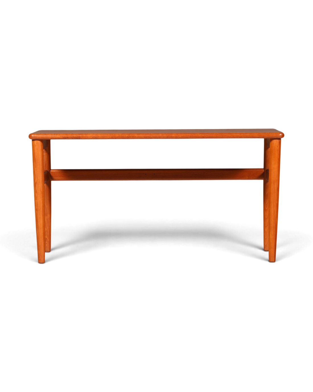Hauptstadt Möblerei Mid-Century Teak Couchtisch mit konischen Beinen im skandinavischen 70er Jahre Design