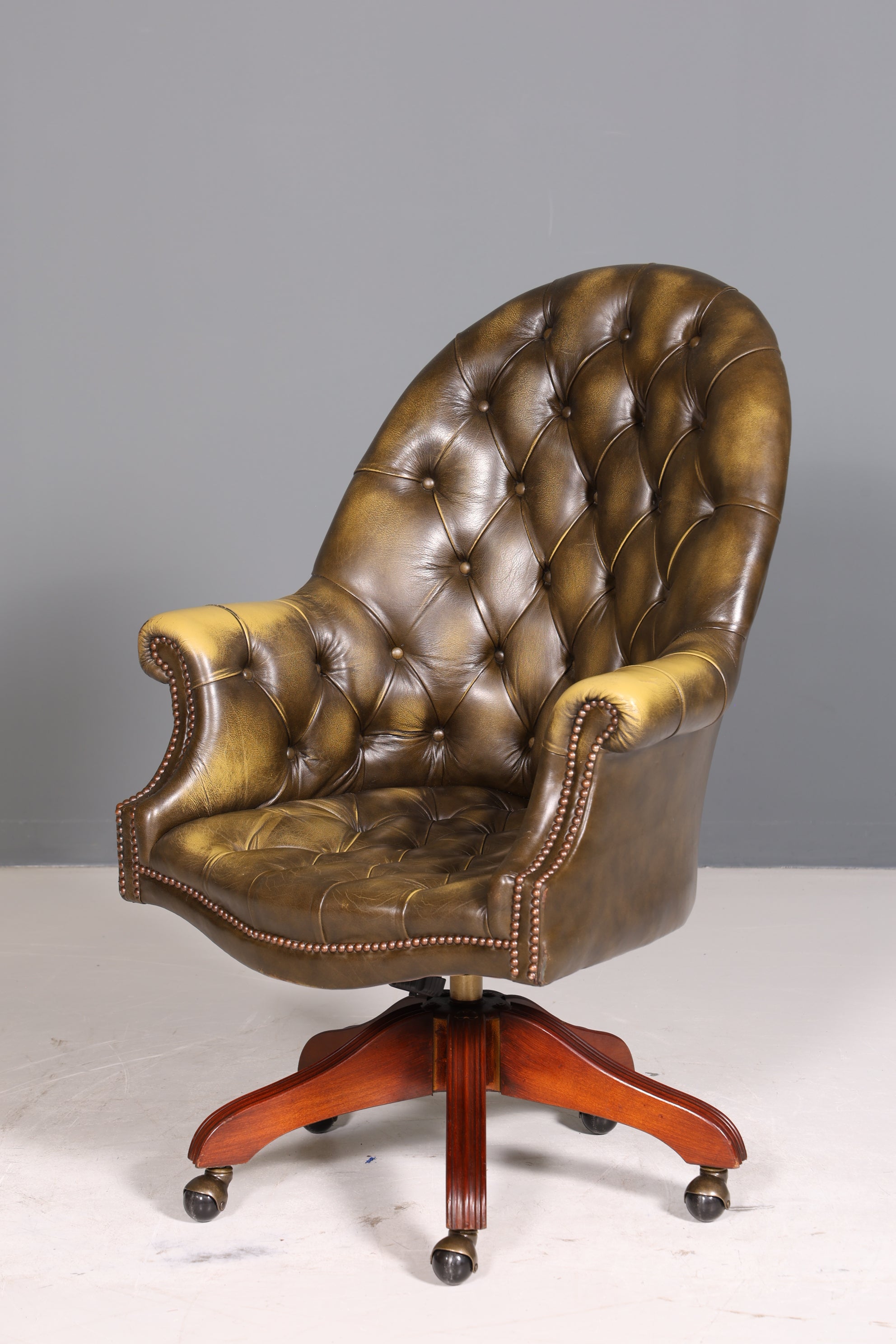 Wunderschöner Original Chesterfield Bürosessel &quot;Wade&quot; echt Leder Sessel Bürostuhl Captain Chair Sessel Office Chair 1 von 2