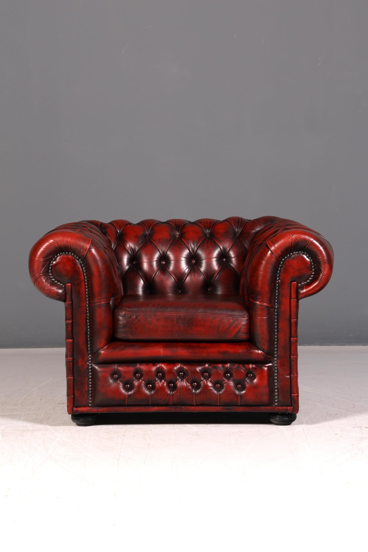 Stilvoller Original Chesterfield Sessel Oxblood Echtleder Englischer Armlehnsessel Herrensessel Antik Ledersessel