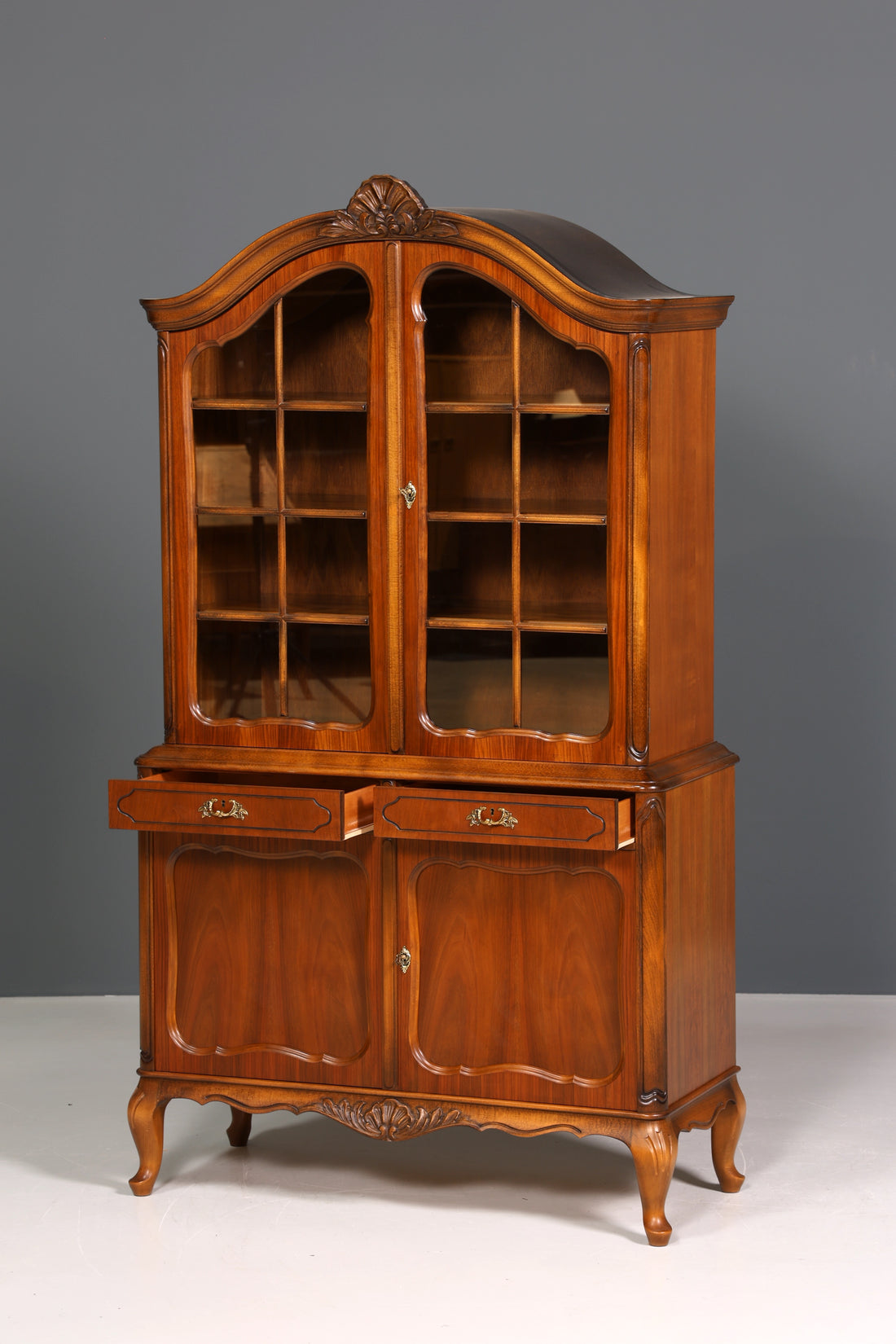 Traumhafte Chippendale Vitrine Buffet Schrank Regal Barock Stil Antik Glasvitirne