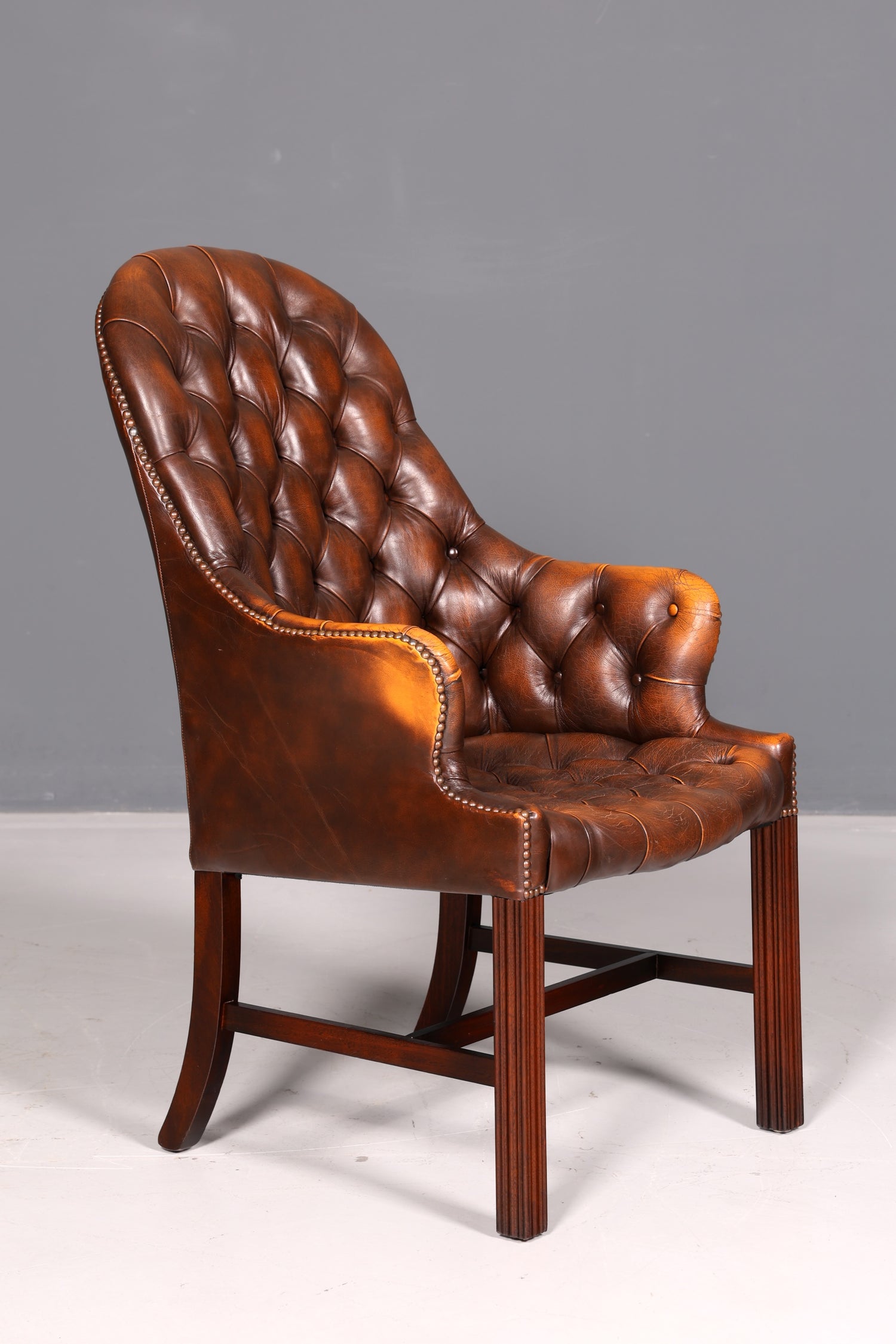 Wunderschöner Original Chesterfield Armlehnstuhl Braun Echt Leder Englisch Herrensessel Schreibtischstuhl Bürostuhl Sekretär Stuhl Antik Vintage