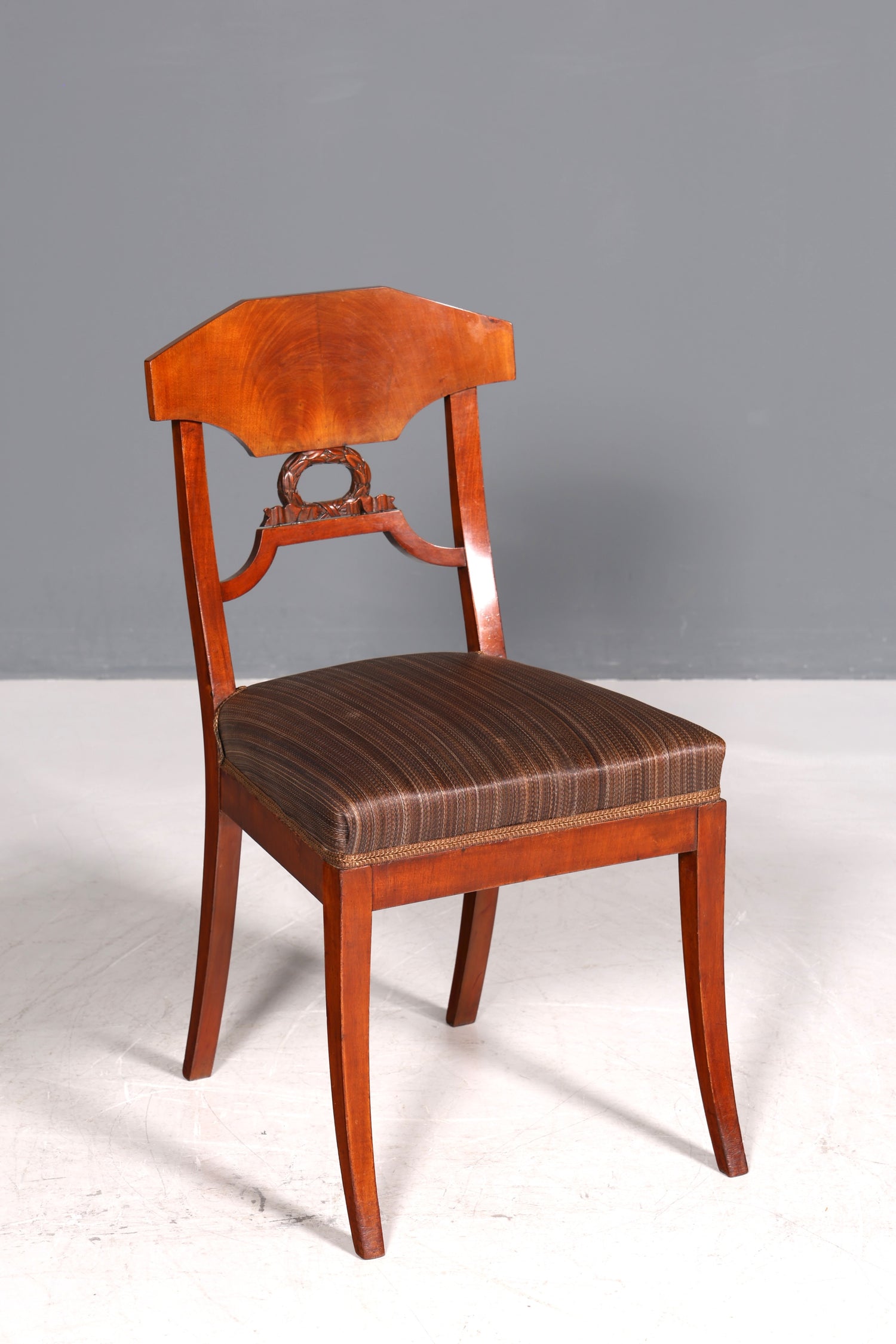 Traumhafter Biedermeier Stuhl Antik Küchenstuhl echt Holz Sekretär Stuhl Esszimmer Stuhl 1 von 2