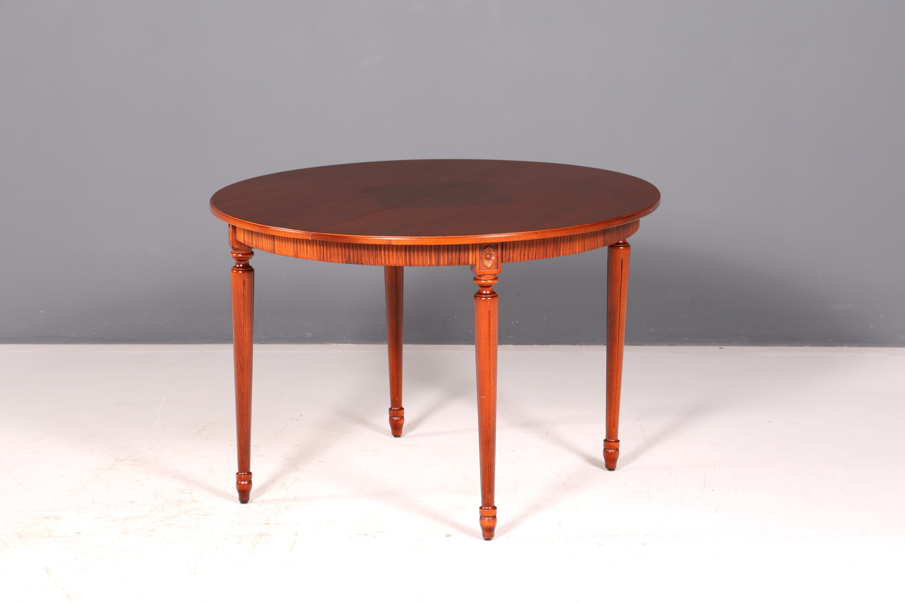 Stilvoller Tisch im Gustavianischen Stil Küchentisch Ausziehbar Antik Stil Esszimmer Tisch Esstisch Rund Vintage