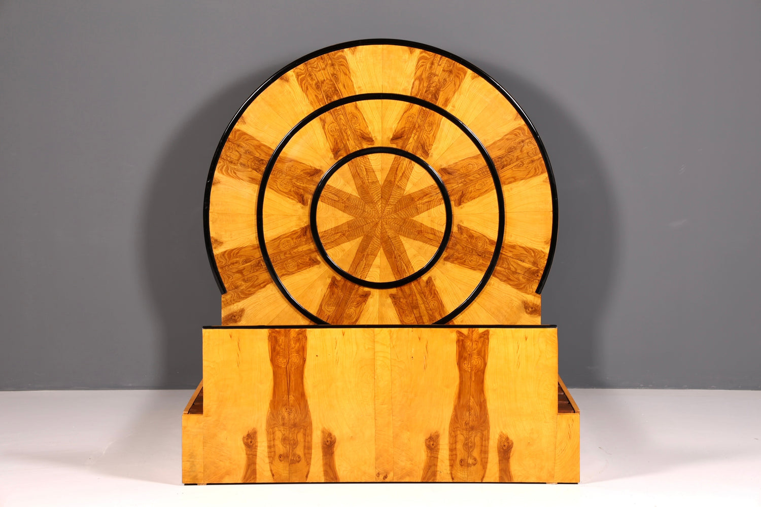 Außergewöhnliches Art Deco Stil Bettgestell "Sun" Birke Schlafzimmer Doppelbett Massivholz Handgefertigt
