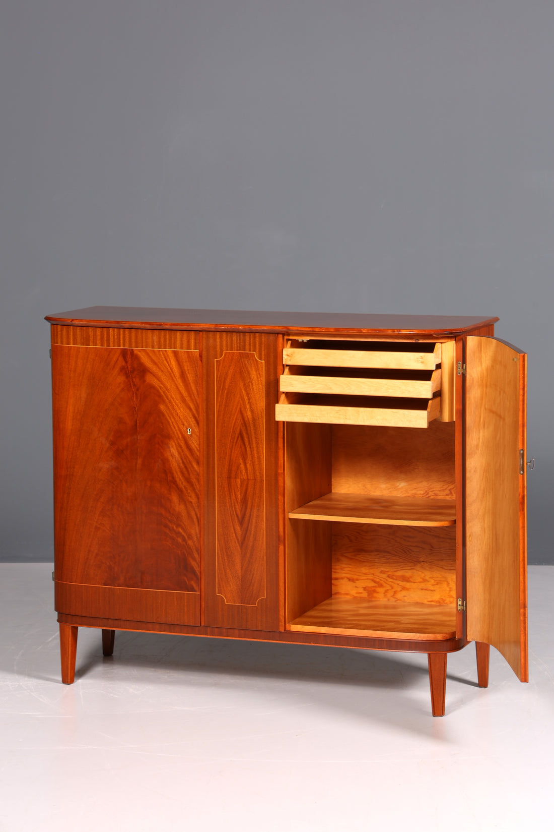 Stilvoller Mid Century Schrank 60er Jahre Wäscheschrank Aktenschrank Kommode