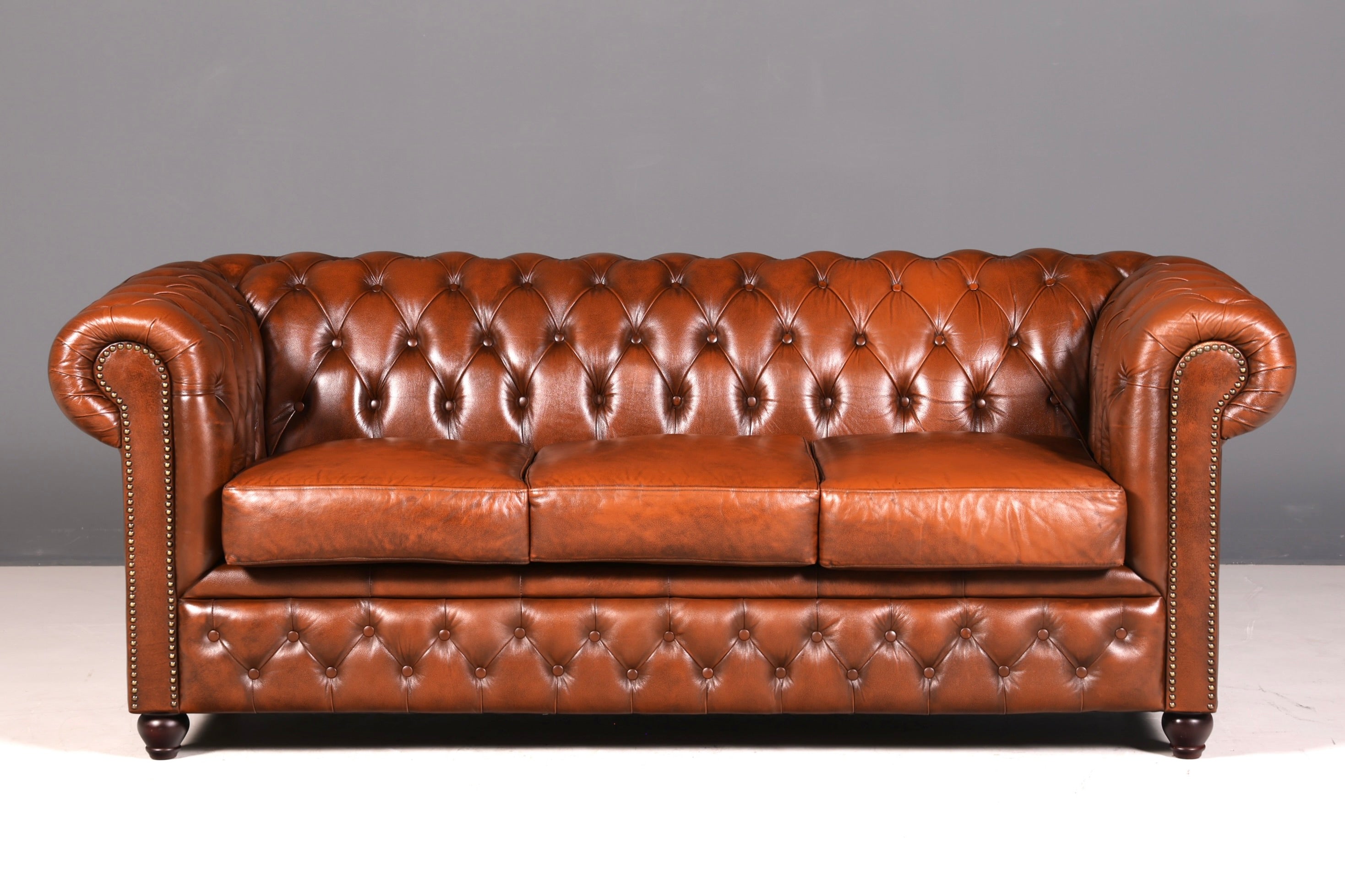 G119 Finish Wunderschönes Original Chesterfield Sofa 3- Sitzer echt Leder Oxblood Couch Englisch