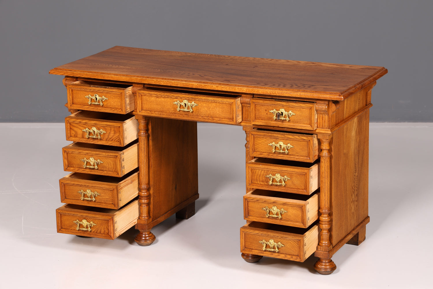 Traumhafter Gründerzeit Schreibtisch Jugendstil Bürotisch Löwenfüße Antik Massivholz