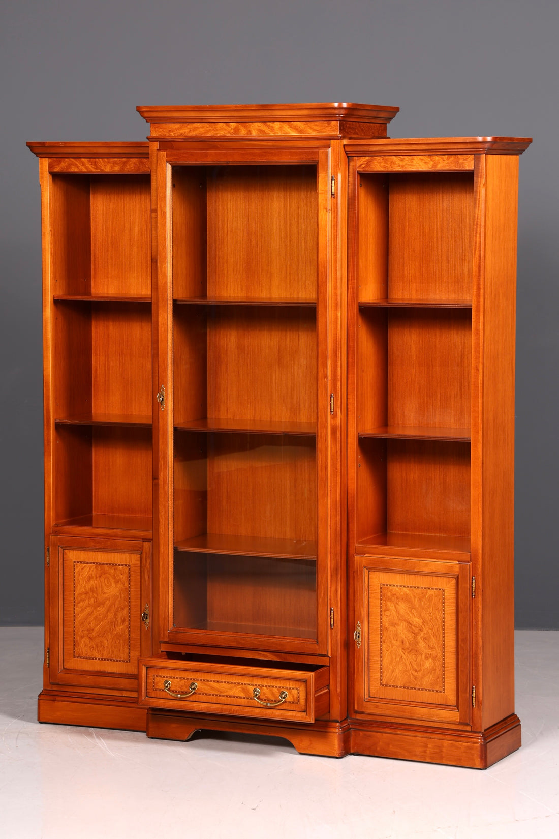 Wunderschöne Englische Vitrine Eibe Bücherschrank Buffet Antik Stil Glasvitrine Bibliothek