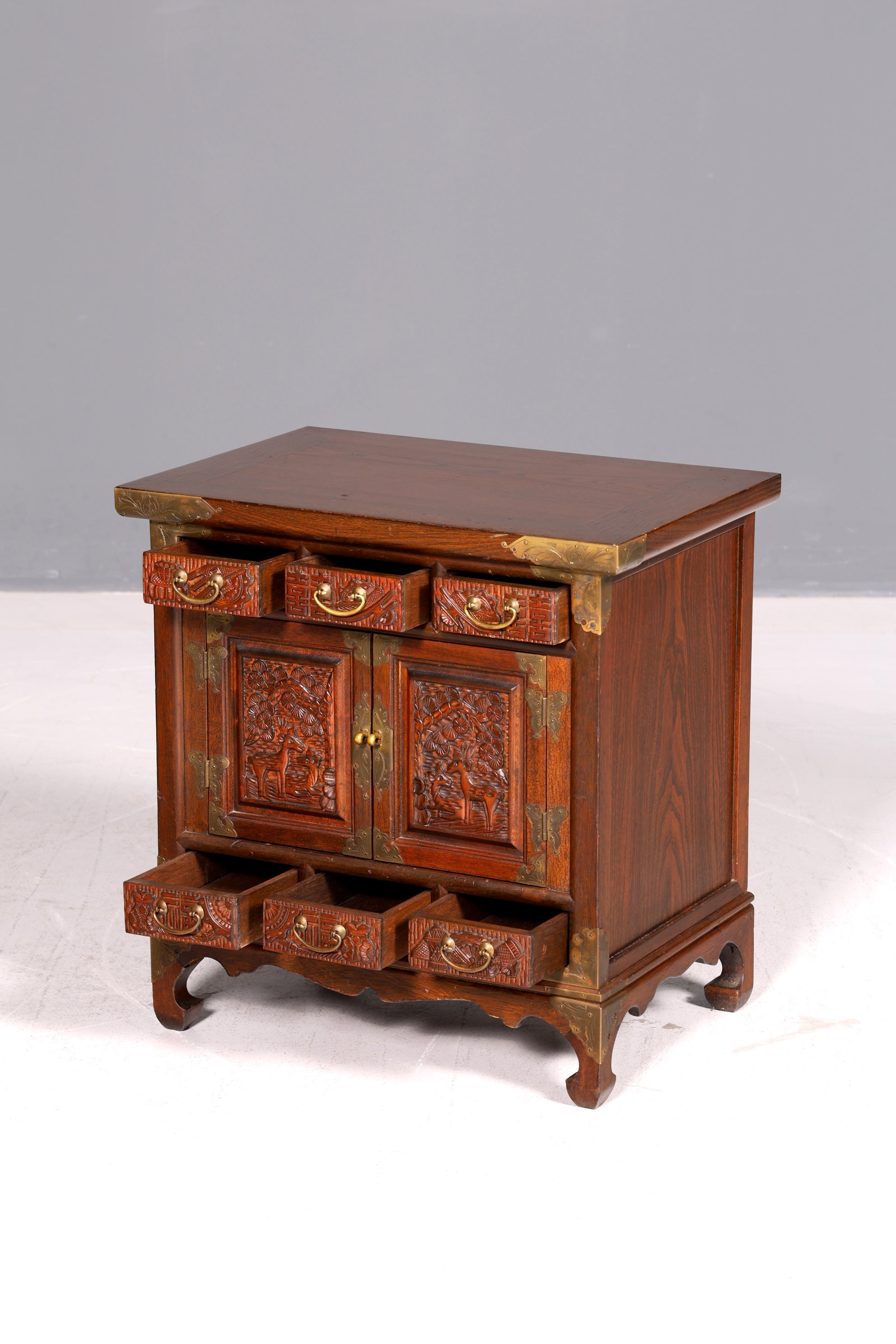 Edle Asiatische Kommode Schnitzereien Antik Korea Schrank Beistellschrank Messingbeschläge Holz Vintage