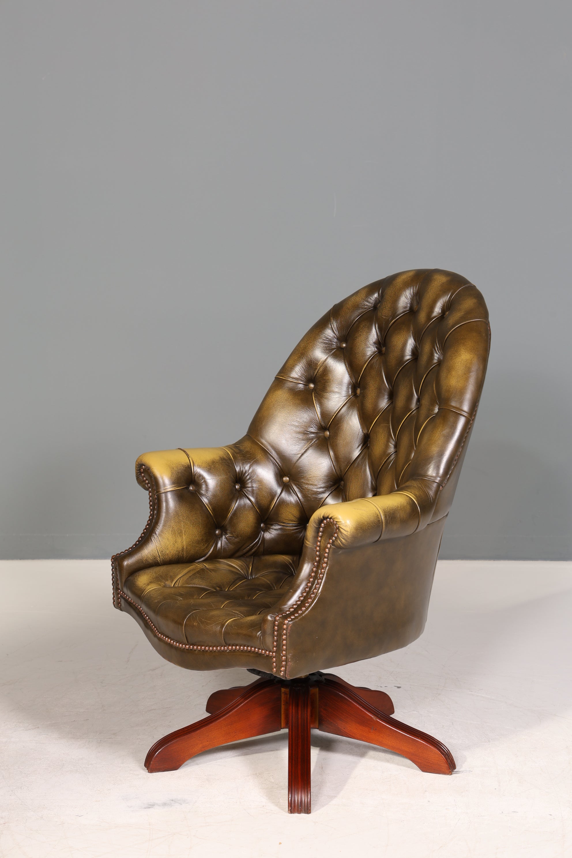 Wunderschöner Original Chesterfield Bürosessel &quot;Wade&quot; echt Leder Sessel Bürostuhl Captain Chair Sessel Office Chair 1 von 2