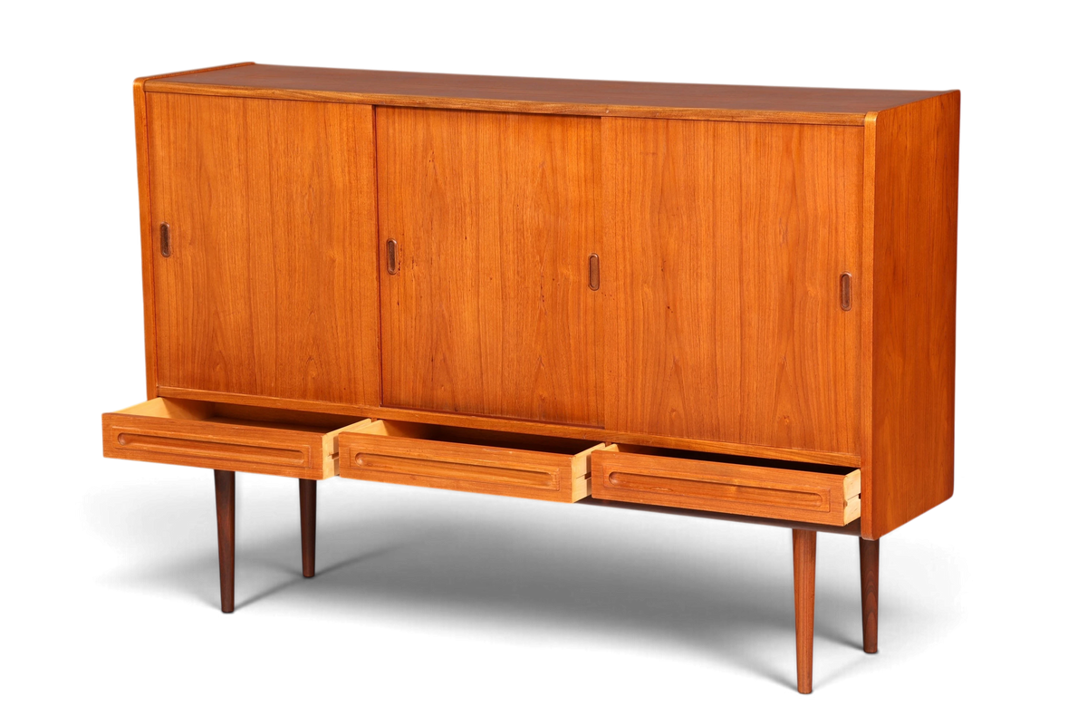 Hauptstadt Möblerei Mid Century Highboard aus Teakholz im skandinavischen Danish Design mit Schiebetüren und Schubladen