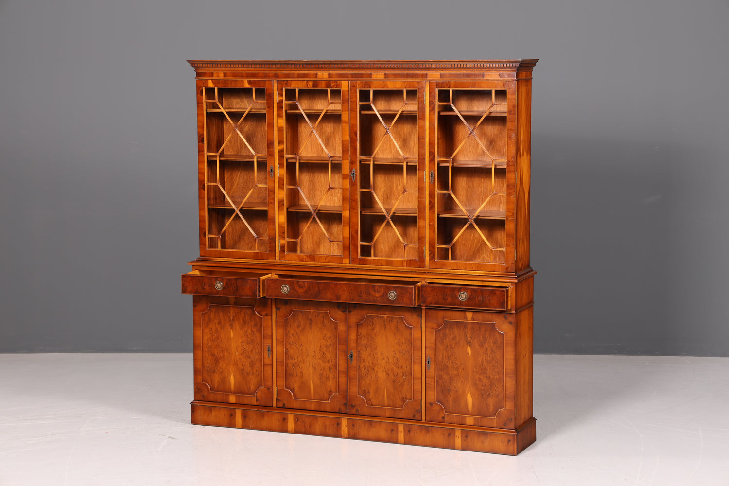 Wunderschöne Englische Vitrine Bücherschrank Buffet Englisch Glasvitrine Bibliothek Vitrinenschrank
