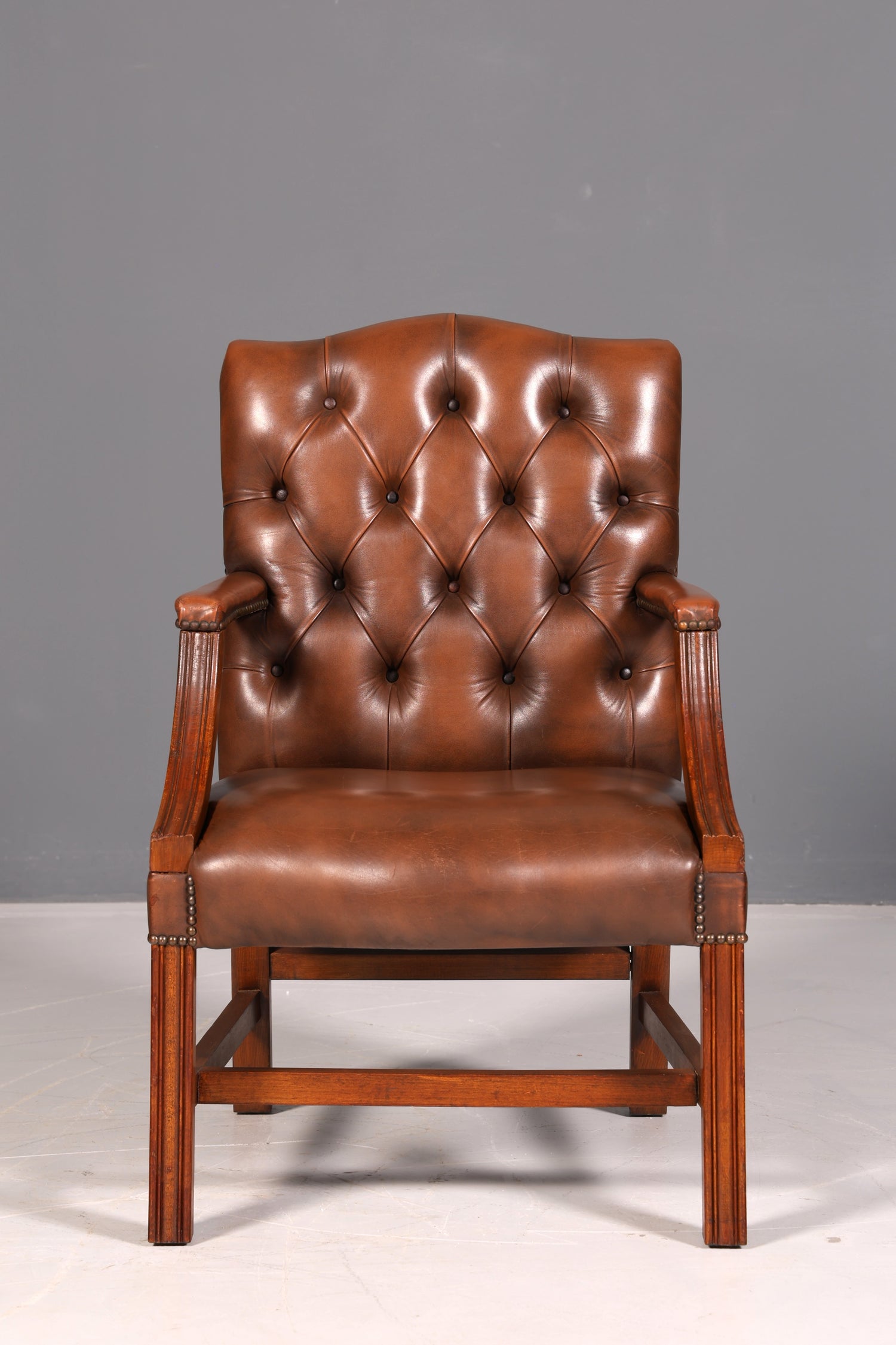 Wunderschöner Original Chesterfield Armlehnstuhl Braun Echt Leder Englisch Herrensessel Schreibtischstuhl Sekretär Stuhl Bürostuhl Antik 2 von 2