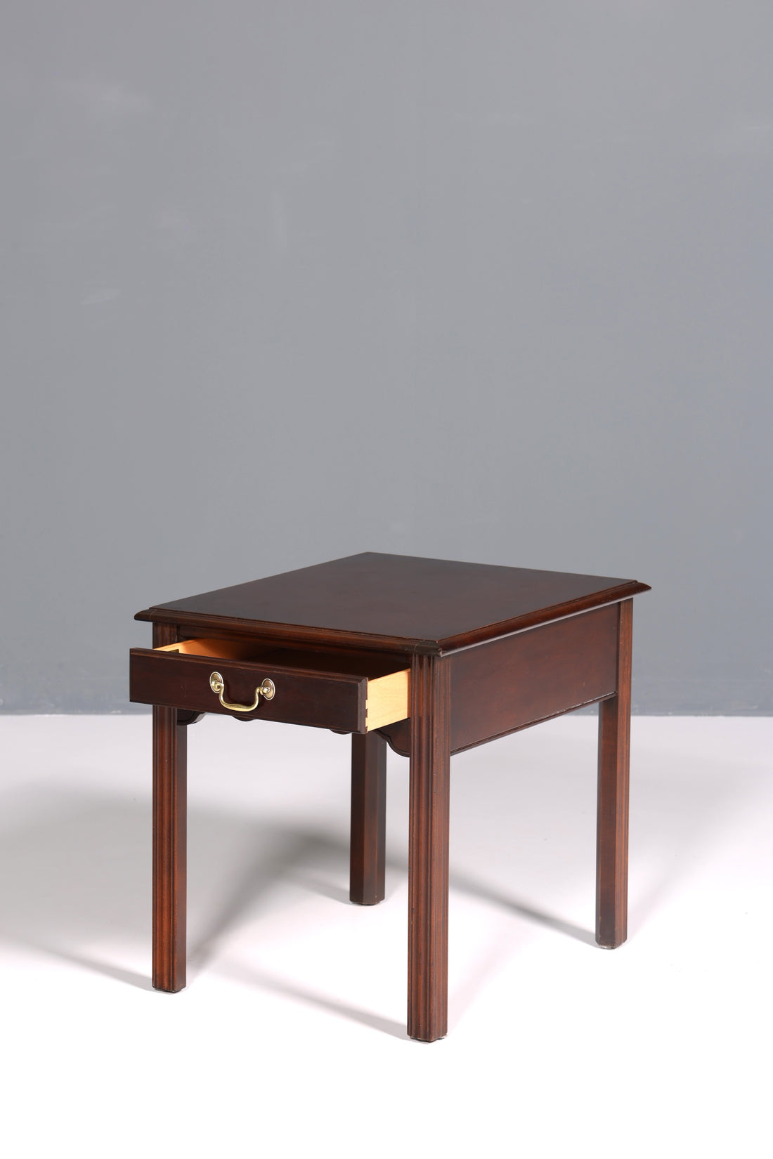 Wunderschöner Tisch der Marke Drexel Heritage Beistelltisch Antik 60s Ablagetisch 3 von 5