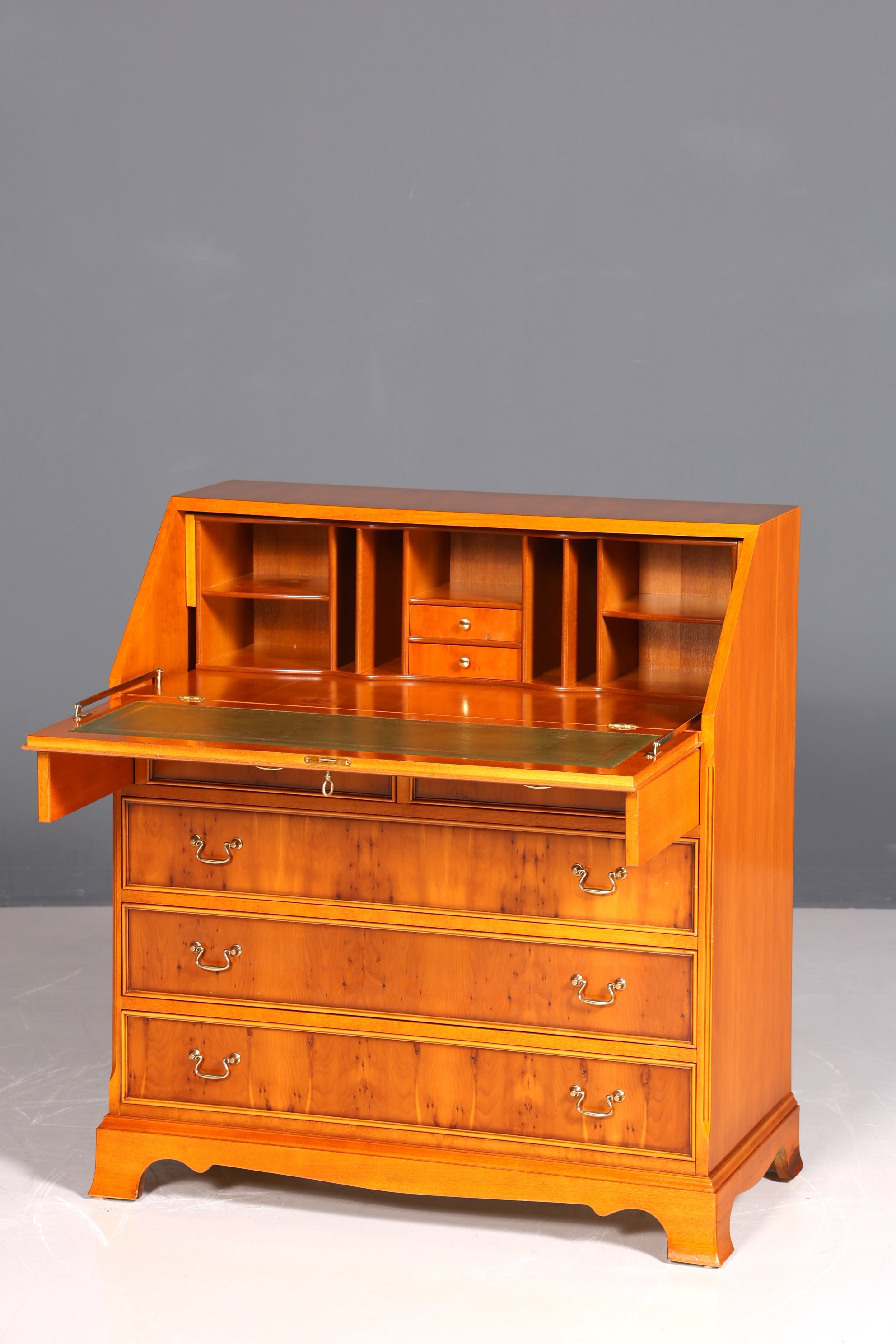 Wunderschöner Englischer Sekretär Eibe Schreibkommode Antik Stil Kommode UK Schreibtisch