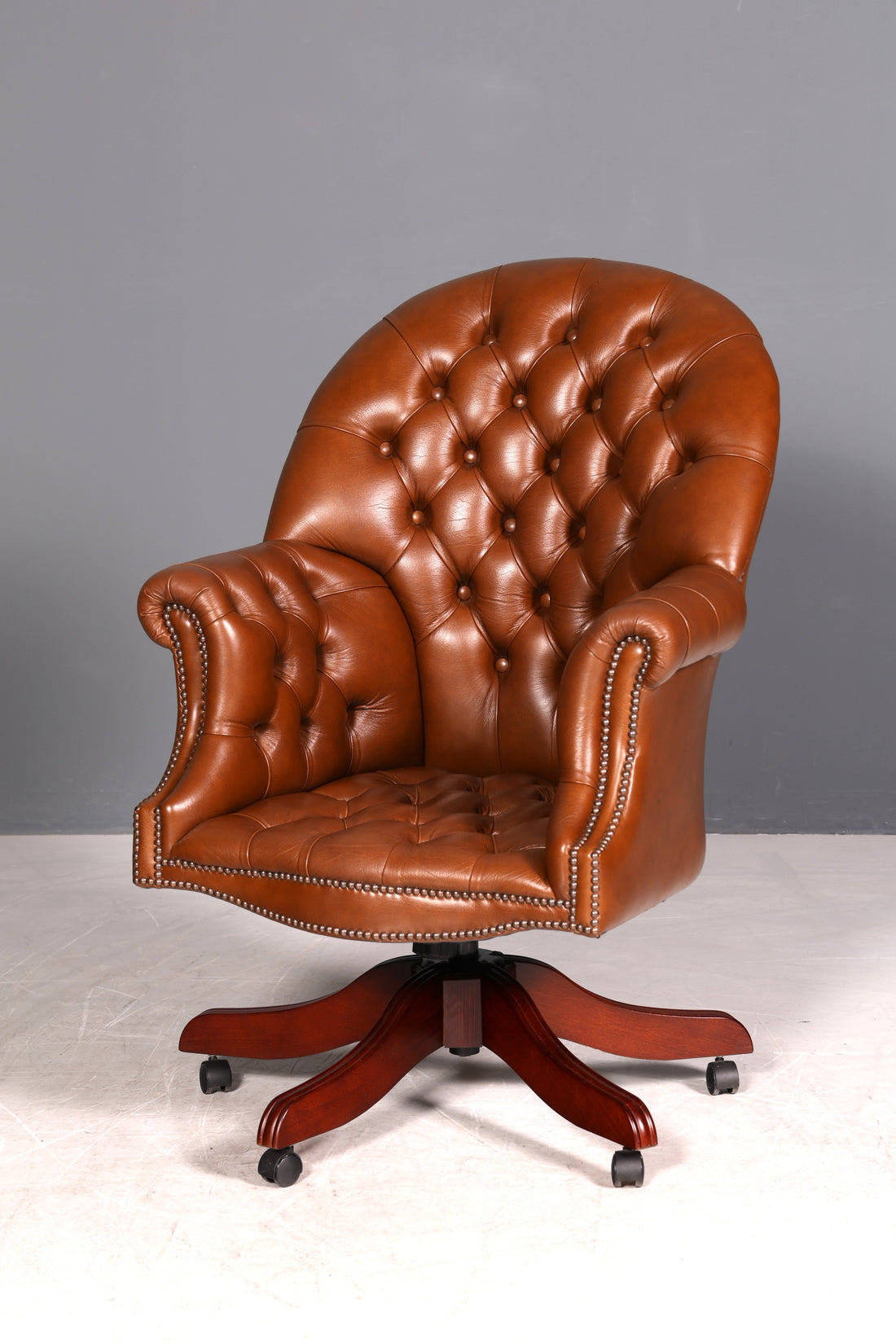 Original Chesterfield Captain Chair Bürostuhl Englisch Stuhl echt Leder Sessel UK Drehsessel