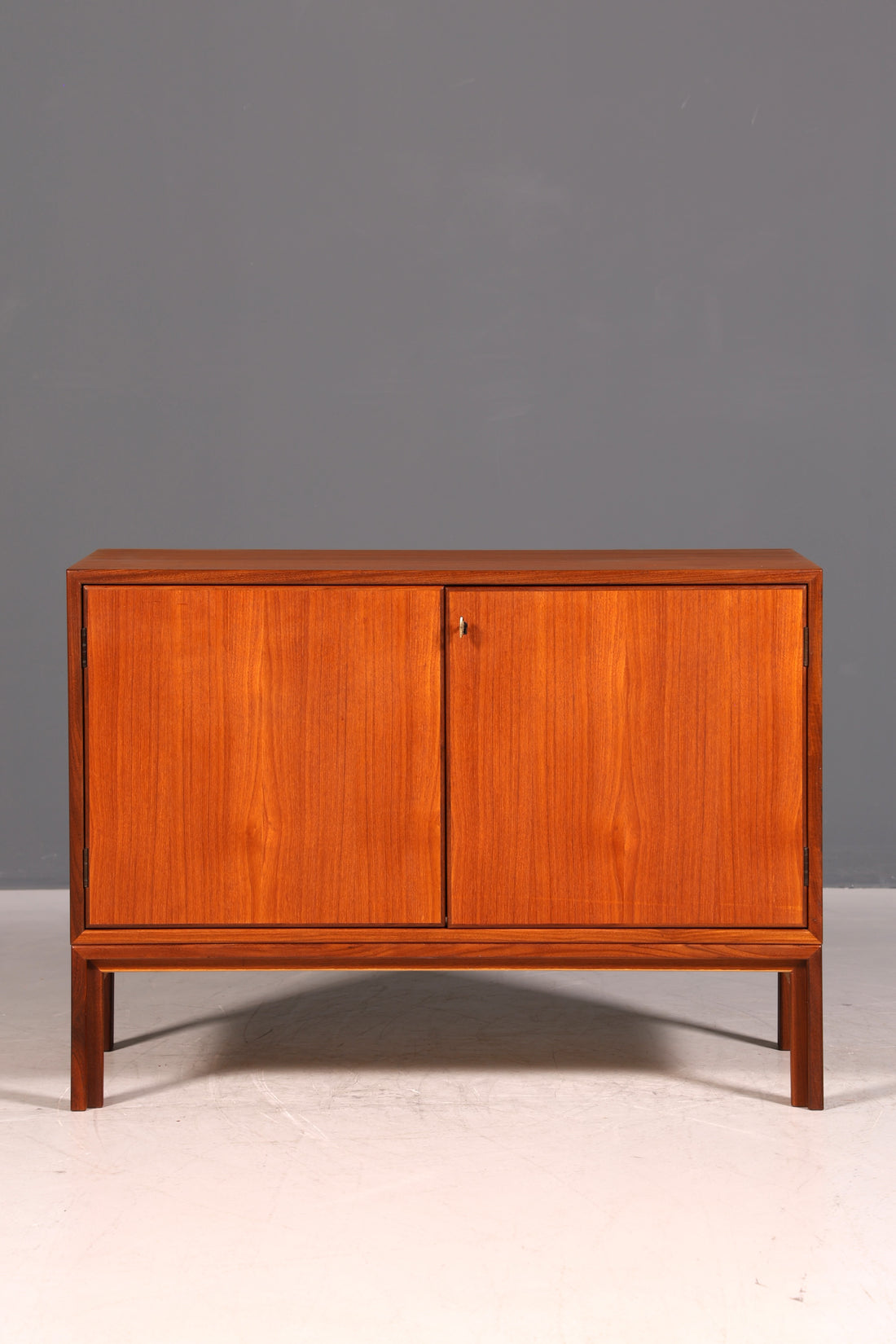 G446 Finish Wunderschöne Mid Century Kommode Vintage Schrank Retro Flur Kommode 60s Regal Sideboard (Kopie 3)
