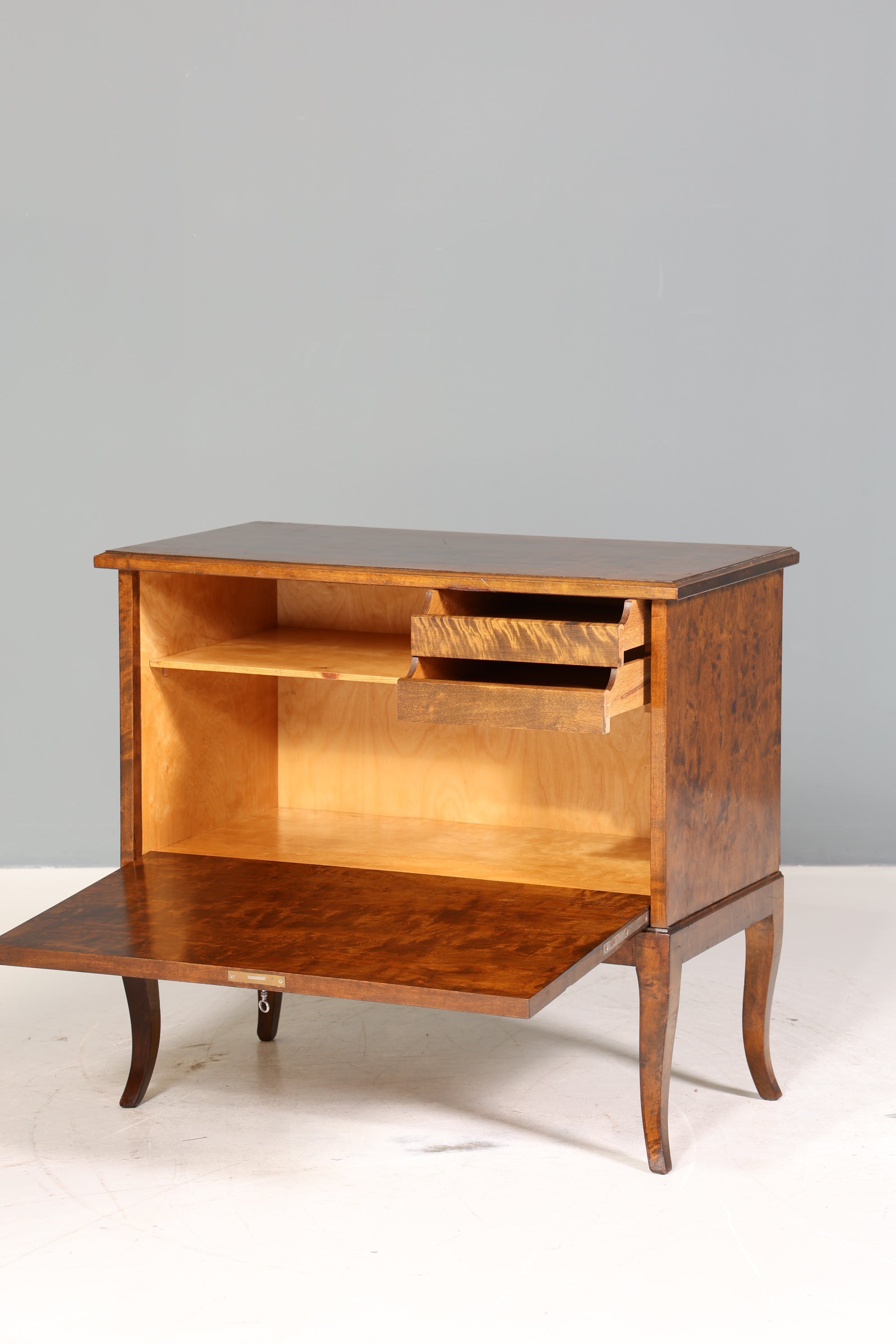 Traumhafter Schrank im Art Deco Stil um 1930 Hifi Schrank Sideboard Klappschrank