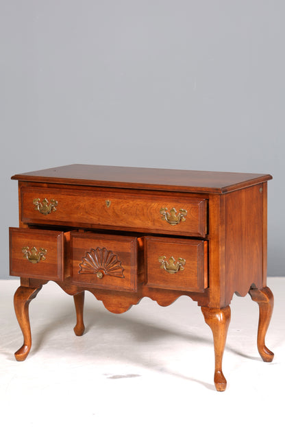 Stilvolle Kommode der Marke American Drew Inc. Antik Stil Sideboard USA Schubladenkommode