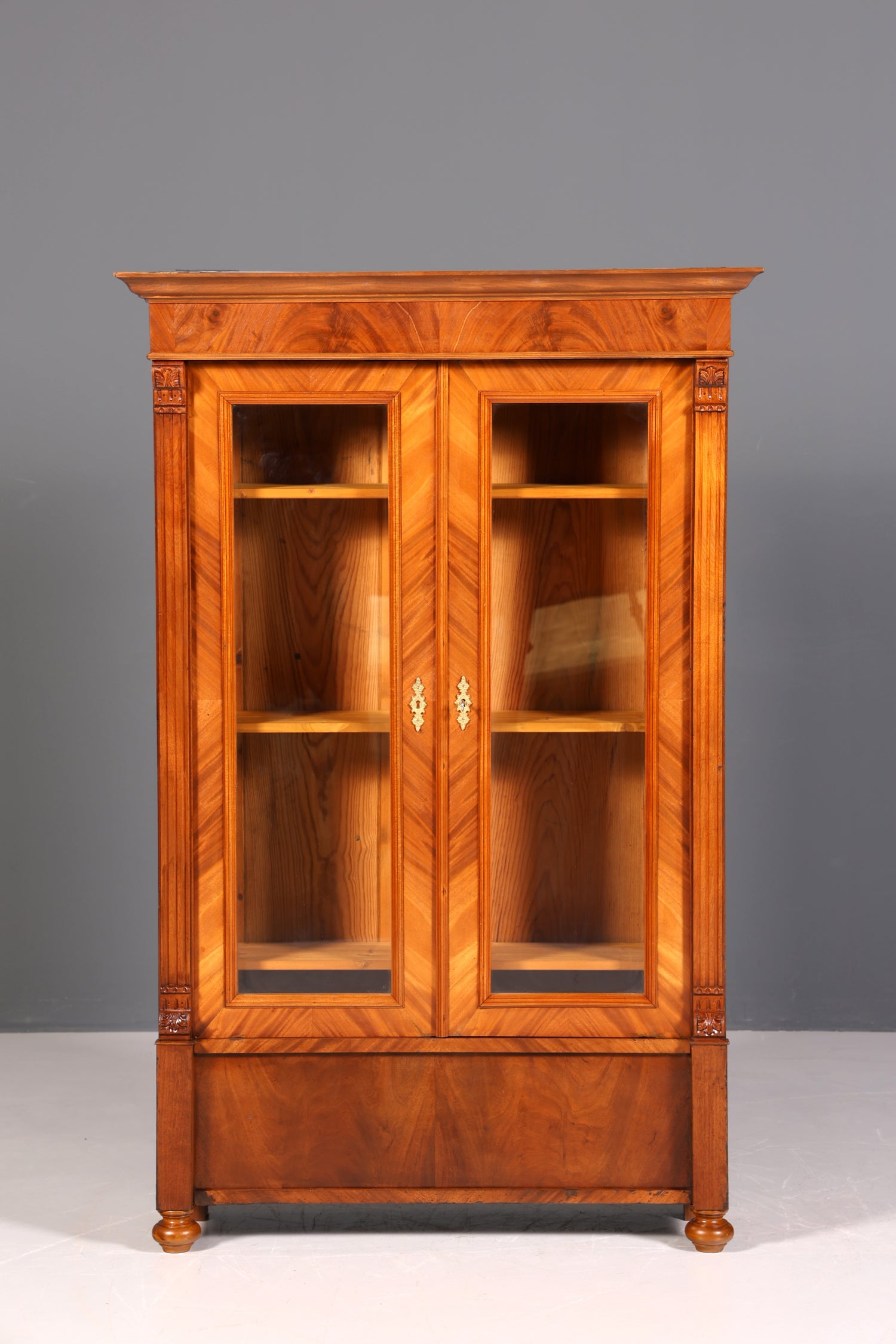 F860 Finish cm Edler Gründerzeit Vitrine um 1880 Schrank Antik Jugendstil Nussbaum Bücherregal