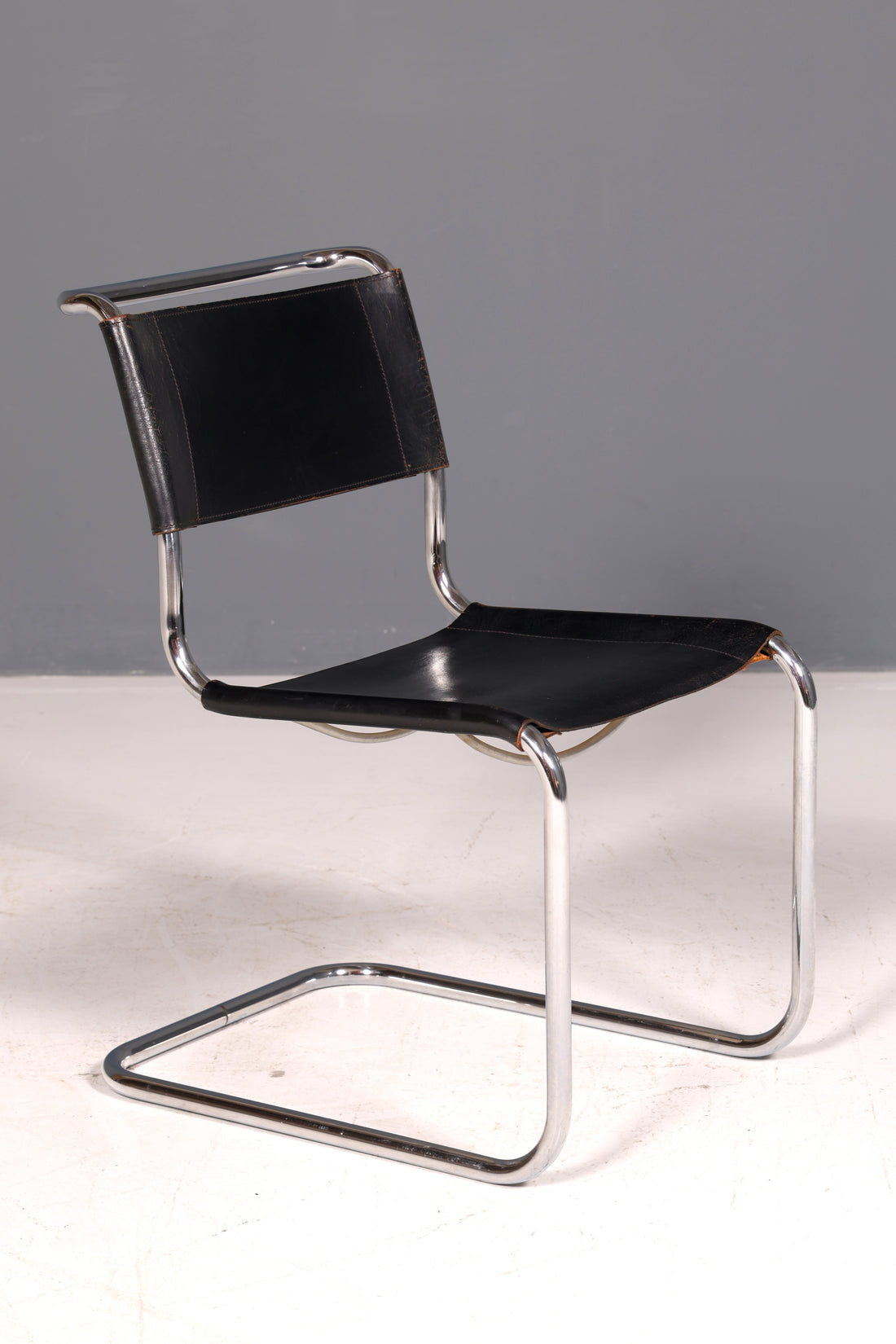Edler Original Thonet Freischwinger Stuhl Chrom Leder Schwarz Bauhaus Designklassiker Vintage Kragstuhl Esszimmer Stuhl Vintage 1 von 2