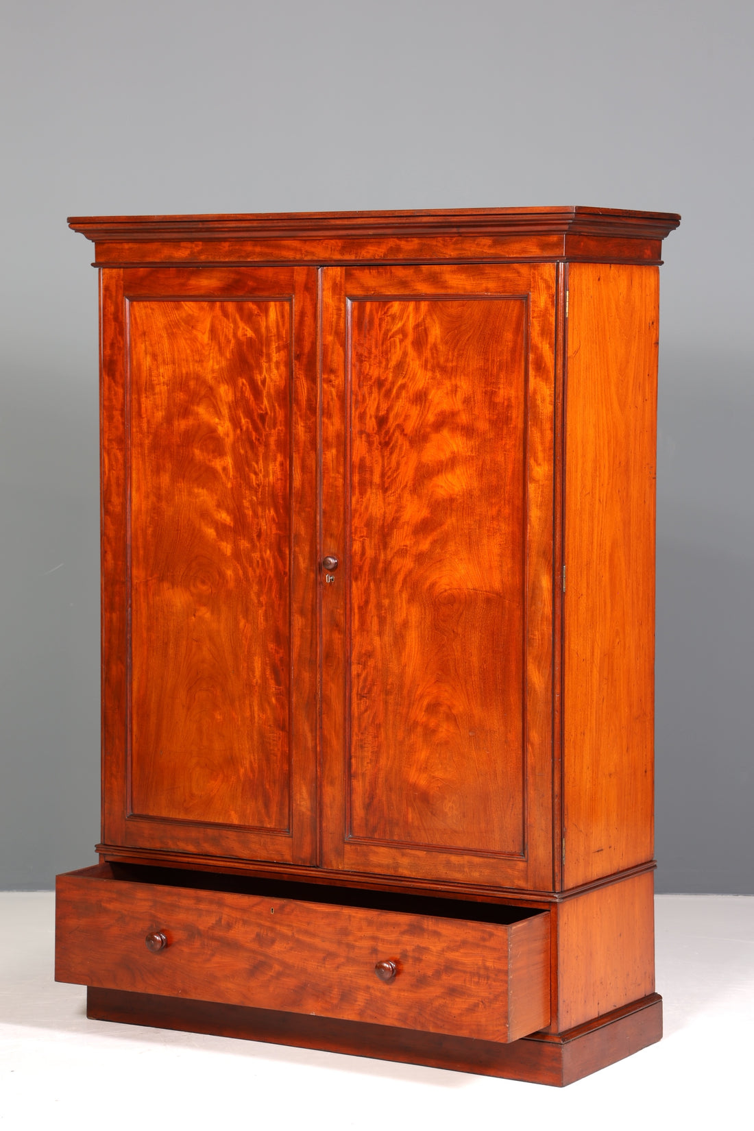 Wunderschöner Original Biedermeier Kleiderschrank um 1880 Antiker Schrank Dielenschrank Wäscheschrank