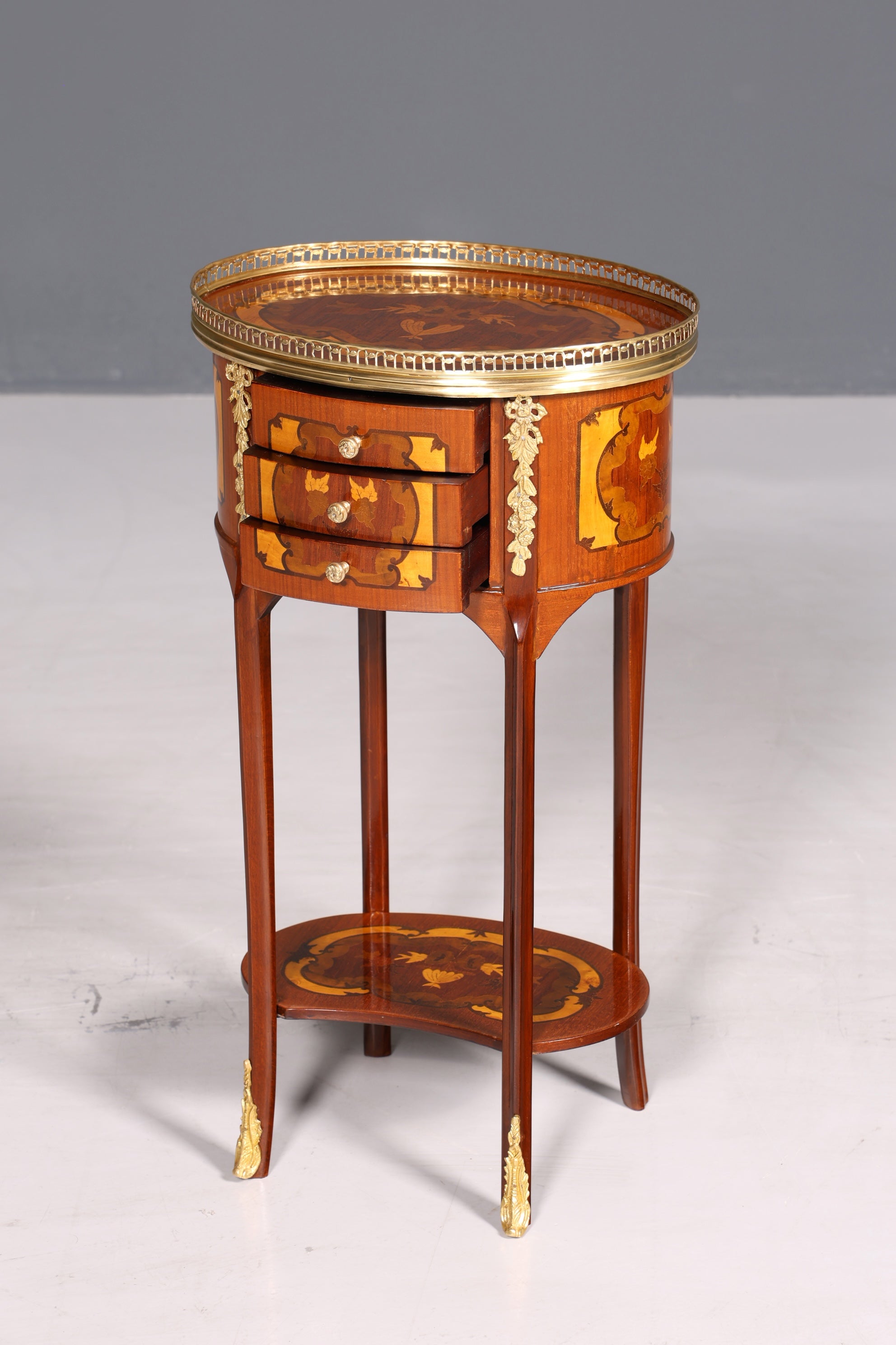 Wunderschöner Barock Louis XV Stil Beistelltisch Ablagetisch massiv Kommode Antik Stil