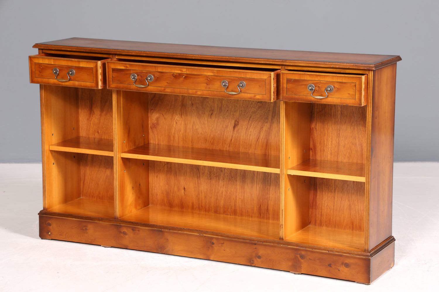 Wunderschönes Englisches Sideboard Schrank Antik Stil Eibe Bücherregal Kommode Regal