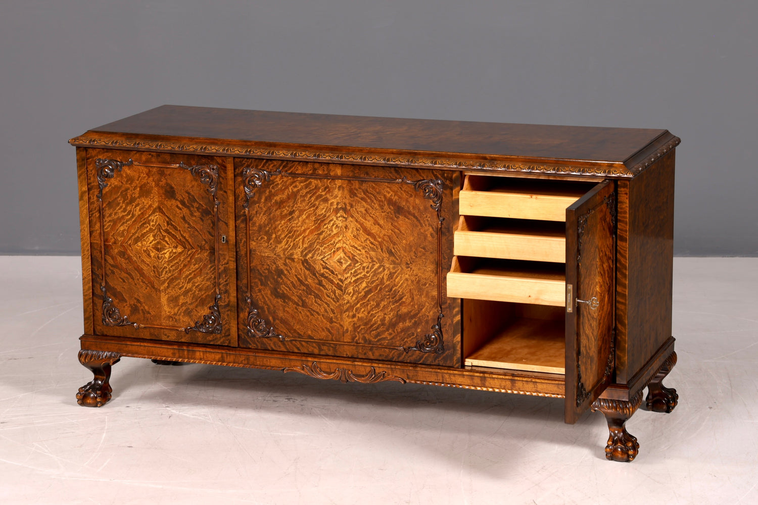 Traumhaftes Chippendale Sideboard Kommode Barock Stil Massivholz TV Schrank Antik