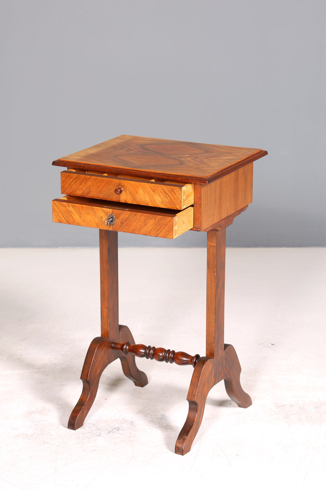 Stilvoller Gründerzeit Beistelltisch Louis Philippe Nähtisch Antik Ablagetisch um 1880