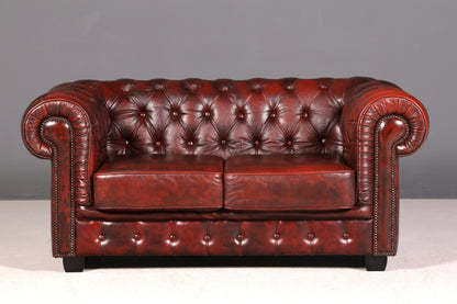 G074 Finish Wunderschönes Original Chesterfield 2er Sofa Englisch Oxblood Leder 2- Sitzer Couch