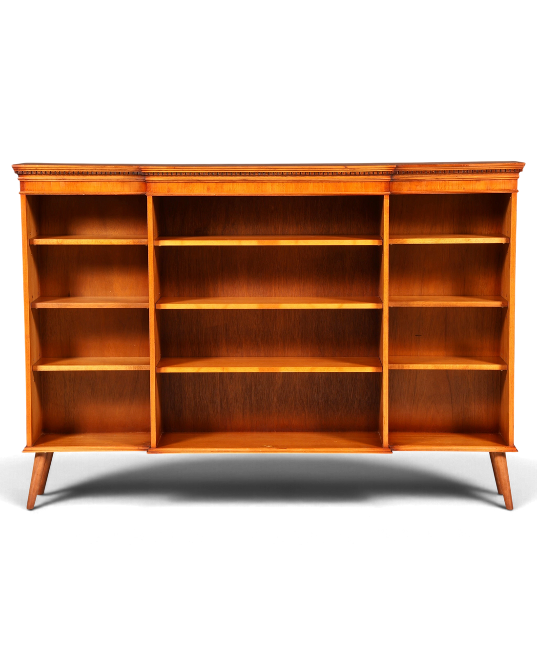 Hauptstadt Möblerei H960 Bücherregal aus hellem Holz mit drei Fächern und eleganten konischen Beinen