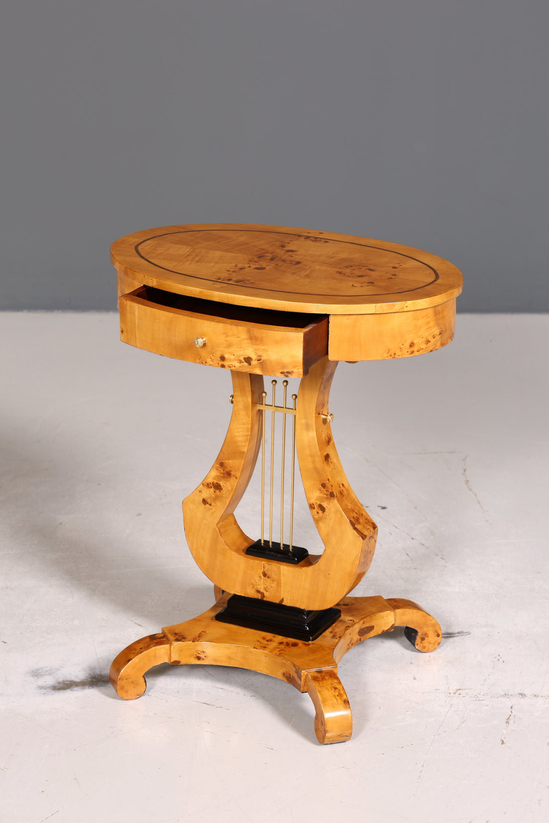 Traumhafter Art Deco Stil Beistelltisch Antik Stil Tisch Lyra Luxus Ablagetisch Birke Kommode