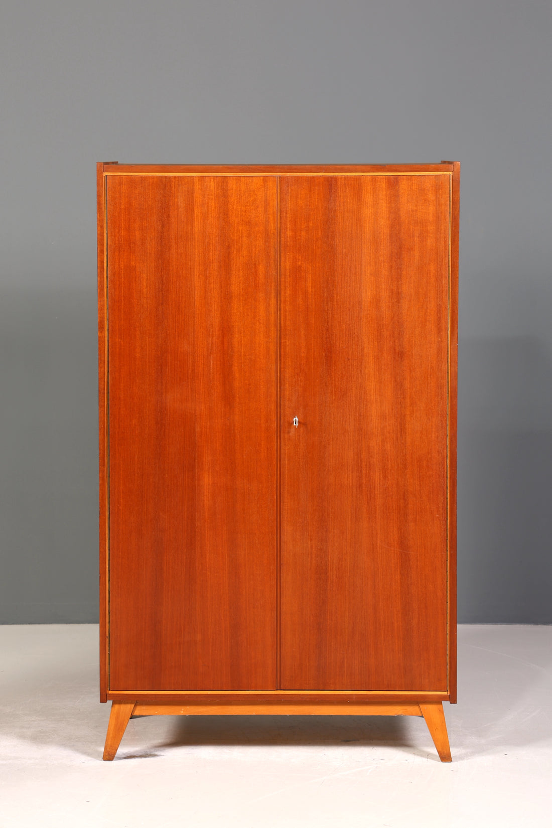 Traumhafter Mid Century Kleiderschrank Vintage Schrank Retro Wäscheschrank